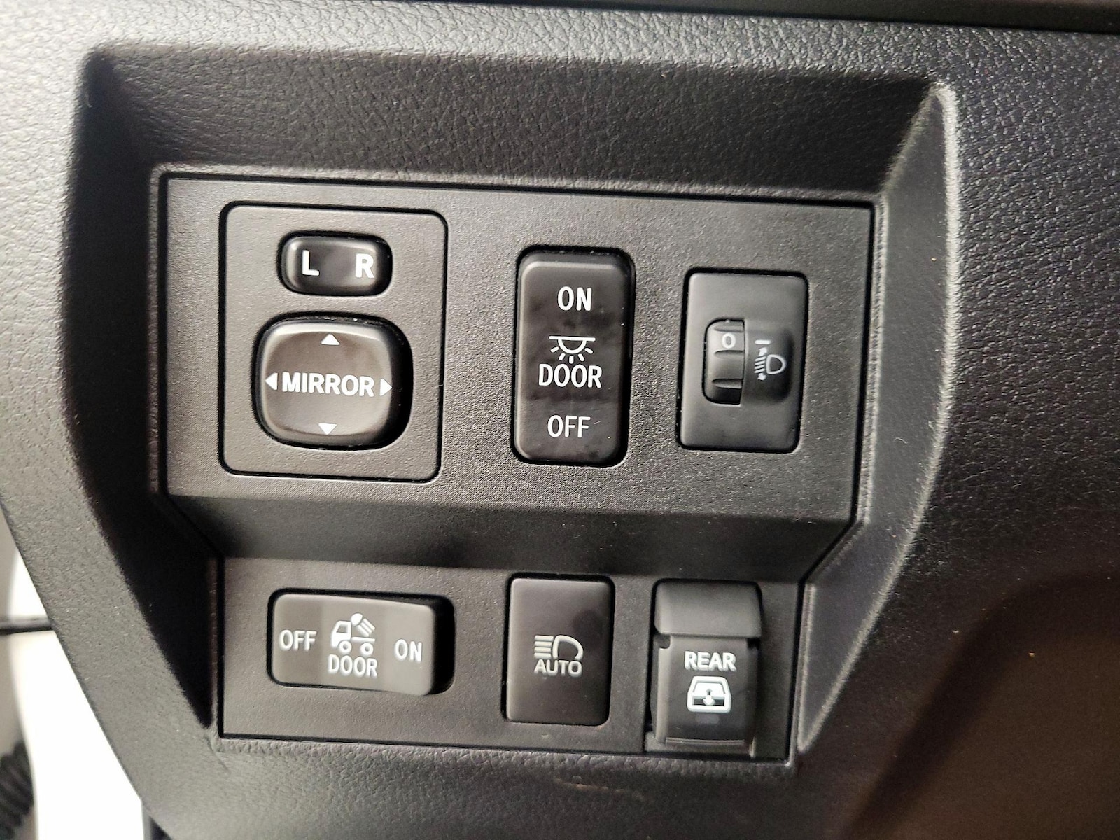 2021 Toyota Tundra SR5 - Photo 14