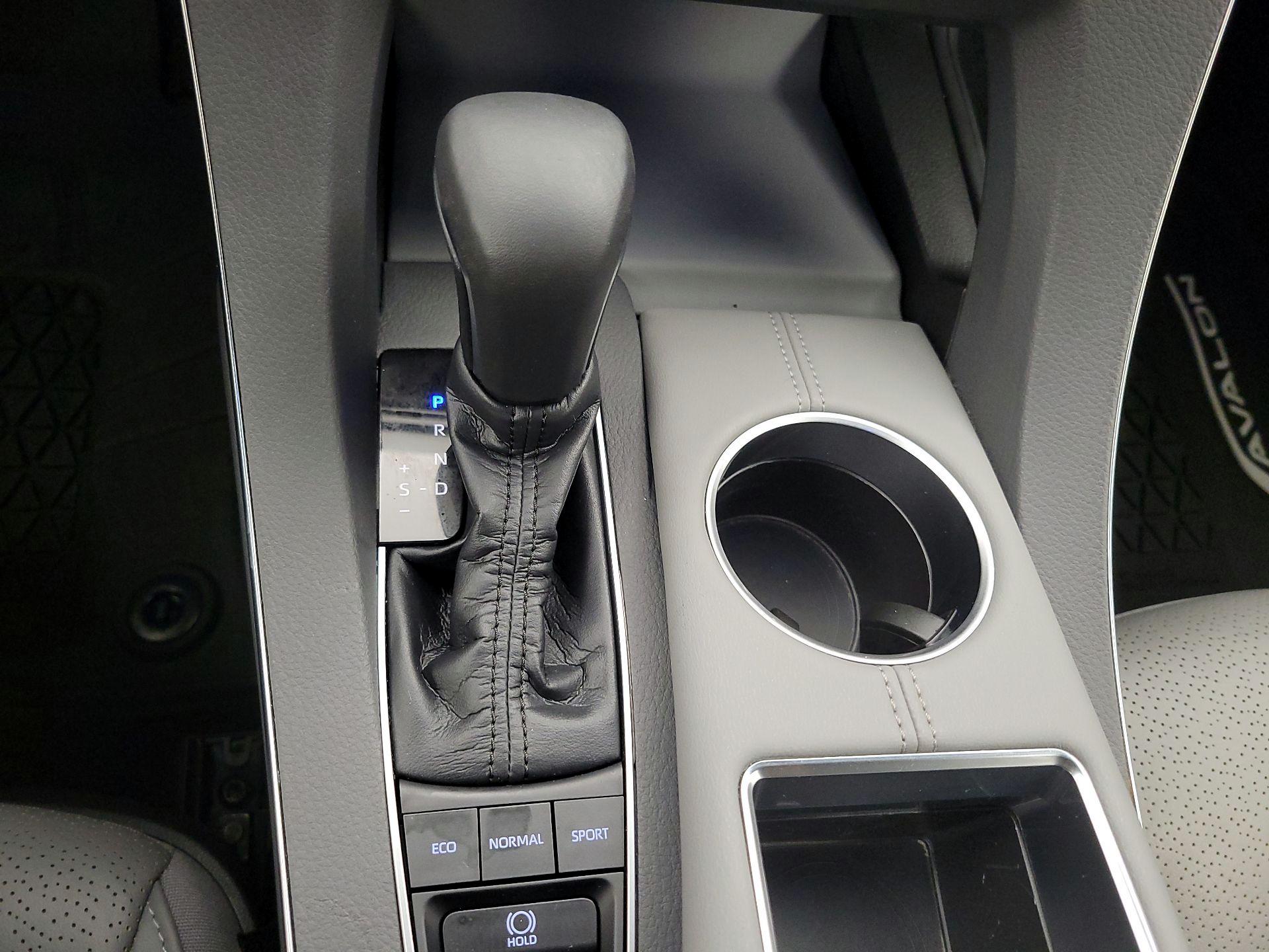 Thumbnail: 2020 Toyota Avalon - 17
