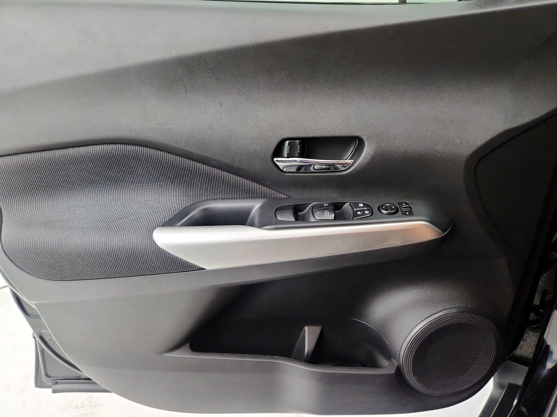 Thumbnail: 2019 Nissan Kicks - 12