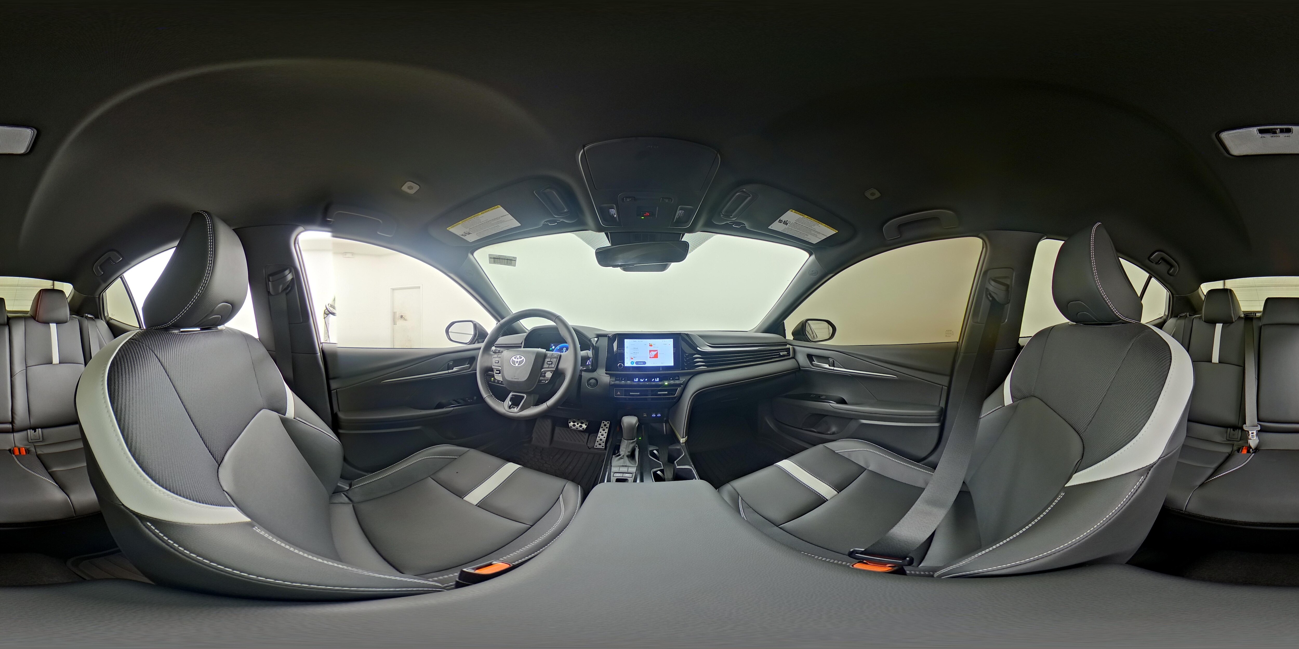 2026 Toyota Camry SE - Photo 25