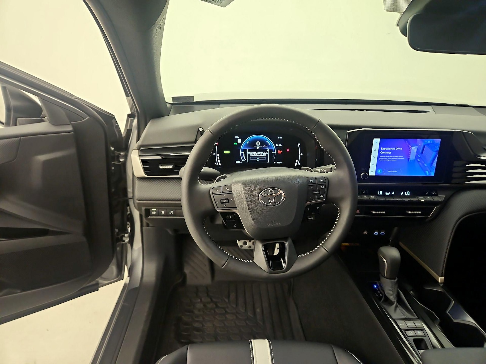 2026 Toyota Camry SE - Photo 11