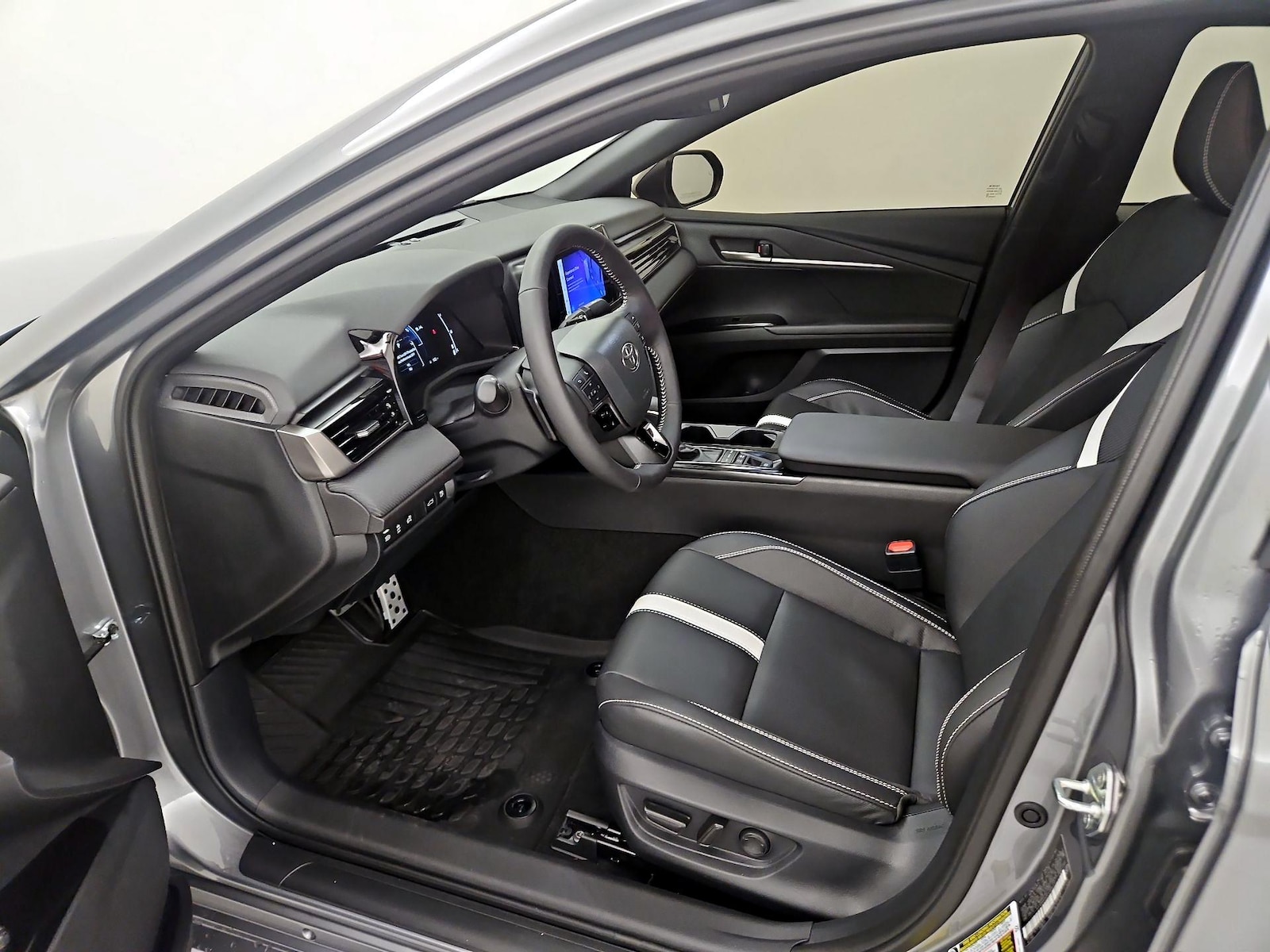 2026 Toyota Camry SE - Photo 12