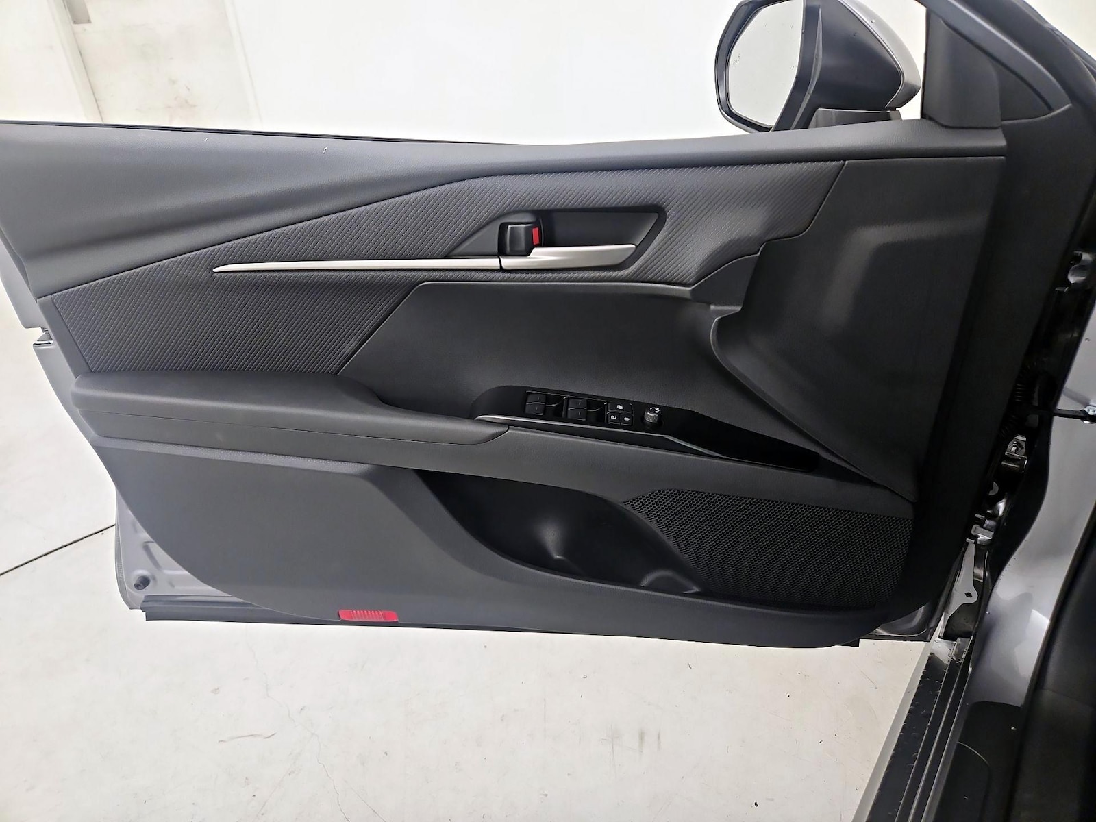 2026 Toyota Camry SE - Photo 13