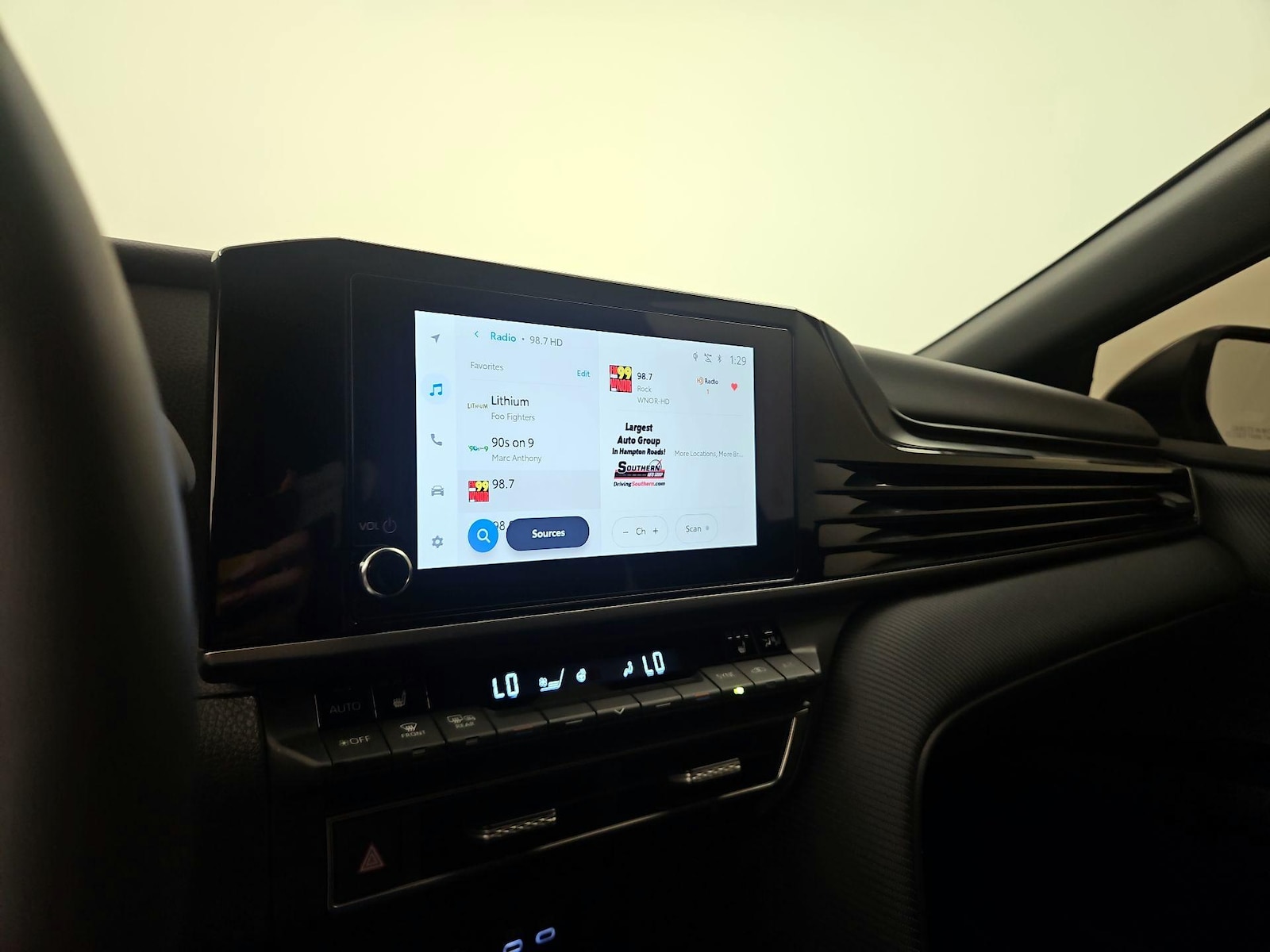 2026 Toyota Camry SE - Photo 17