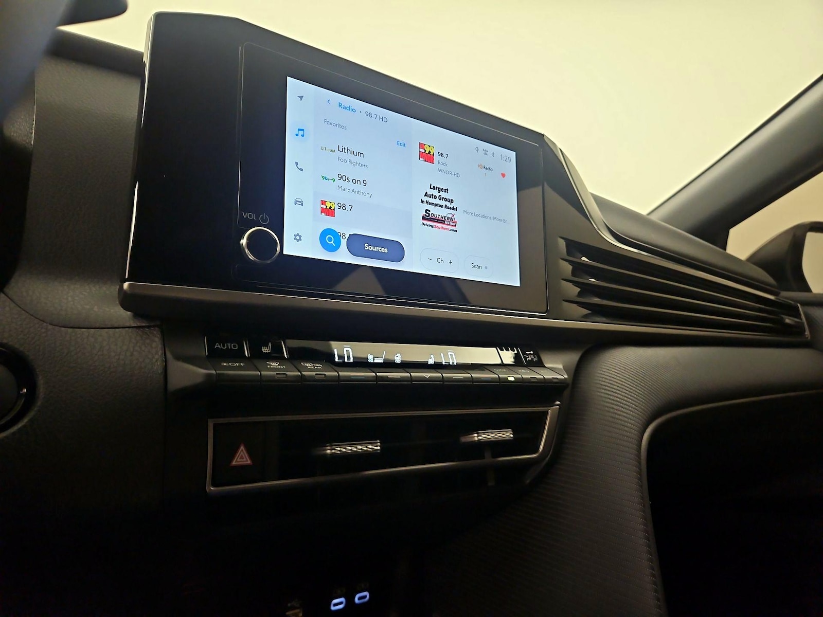 2026 Toyota Camry SE - Photo 18