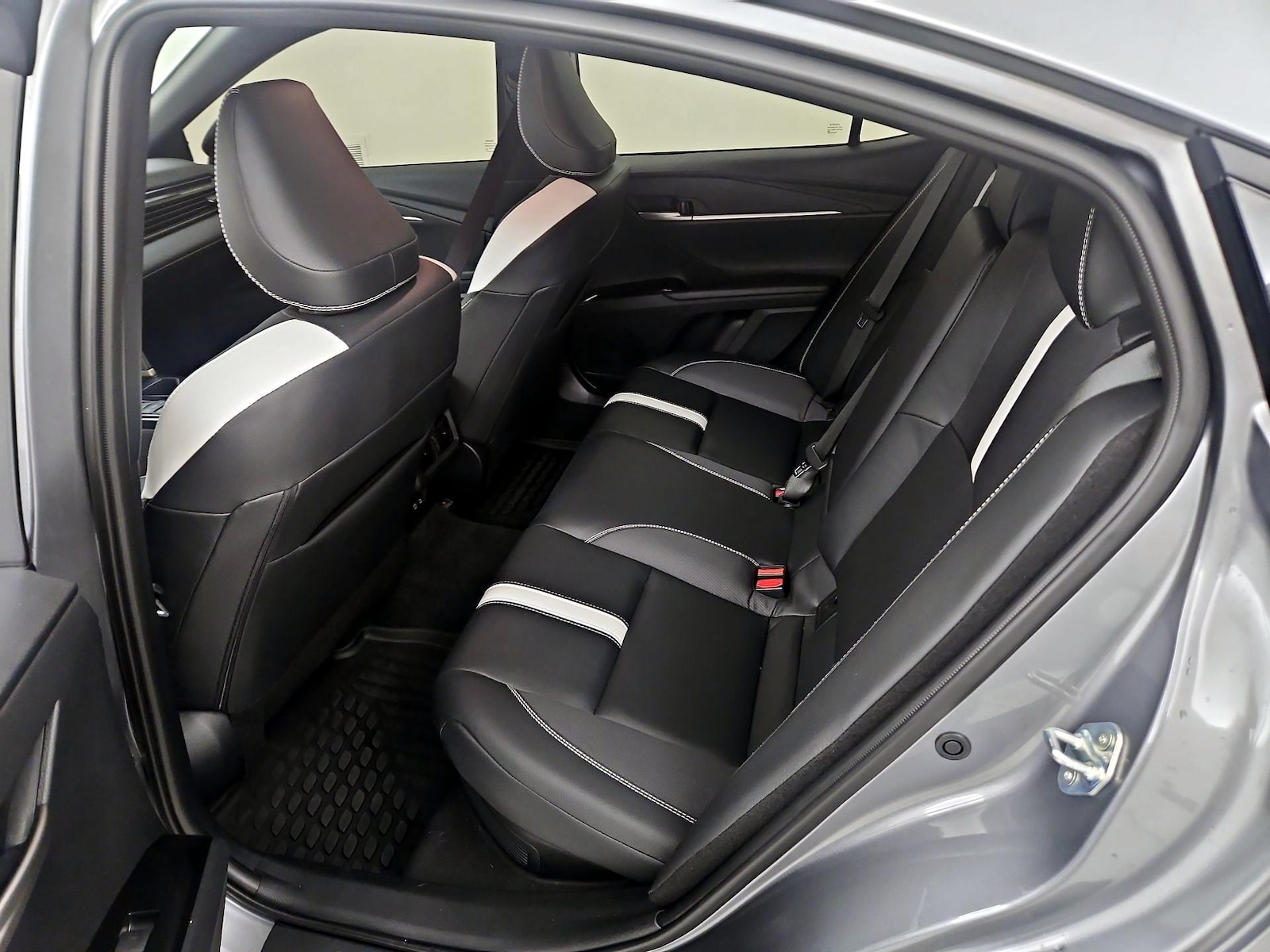 2026 Toyota Camry SE - Photo 21