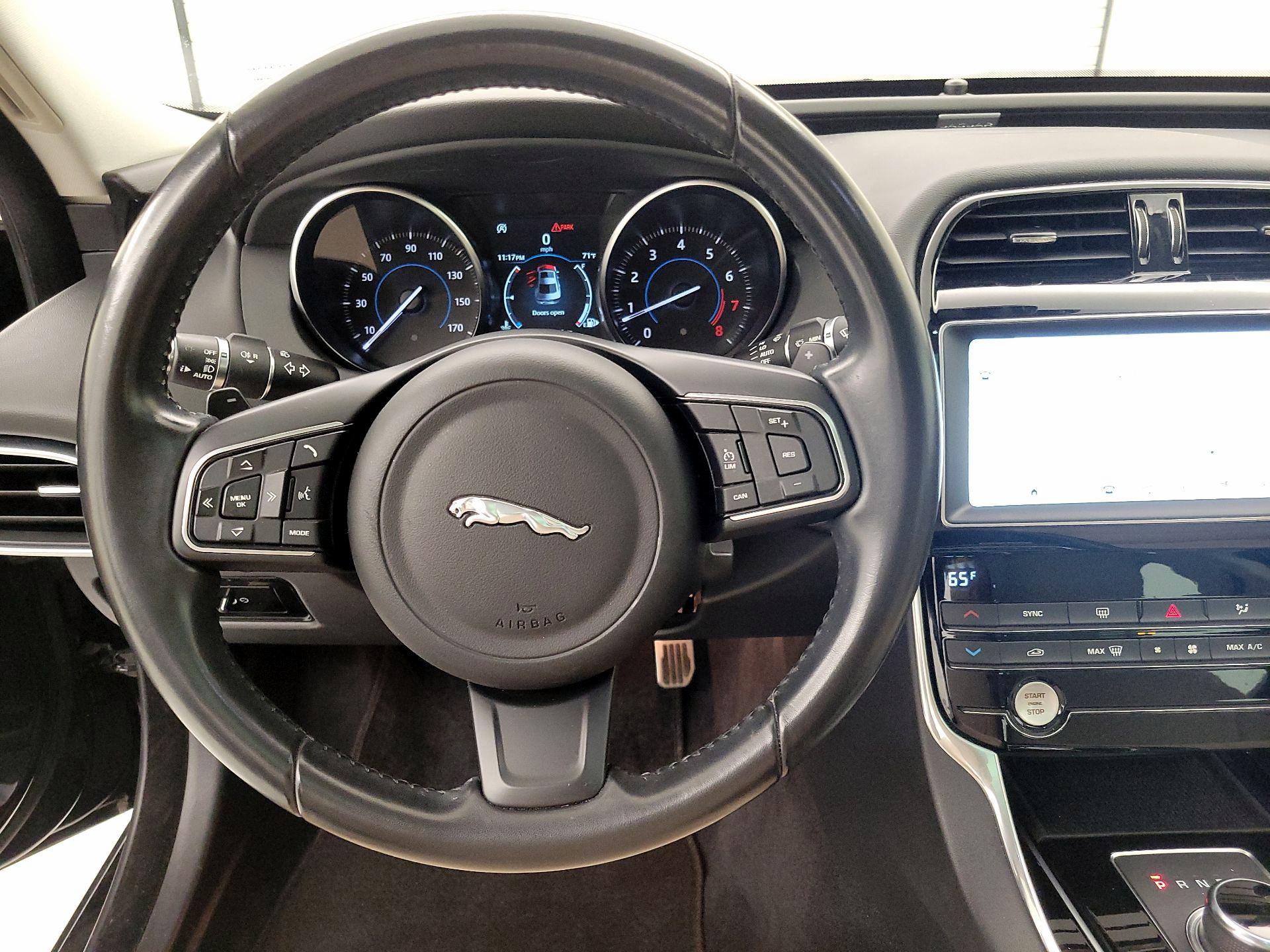 Thumbnail: 2019 Jaguar XE - 10
