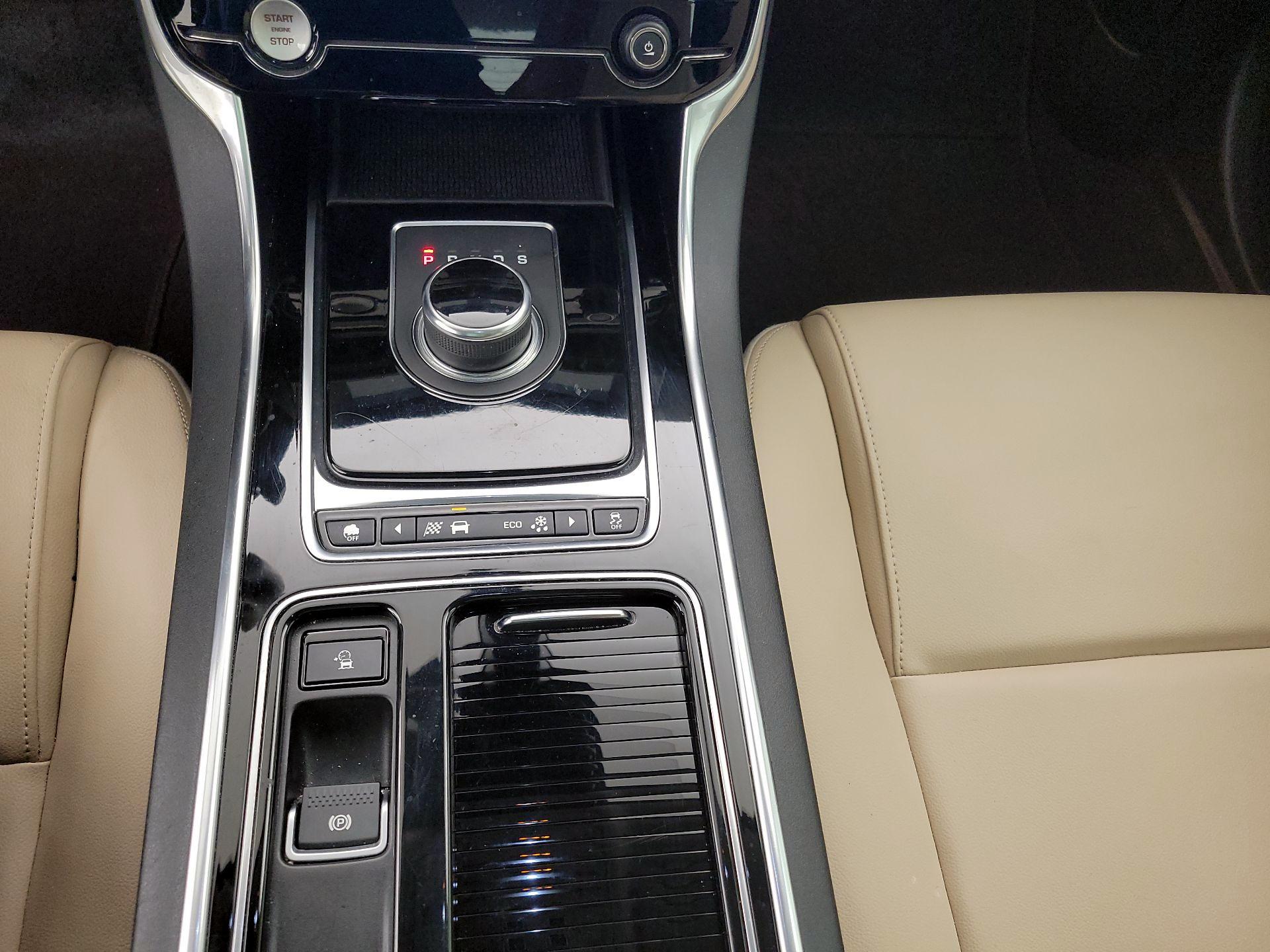Thumbnail: 2019 Jaguar XE - 17