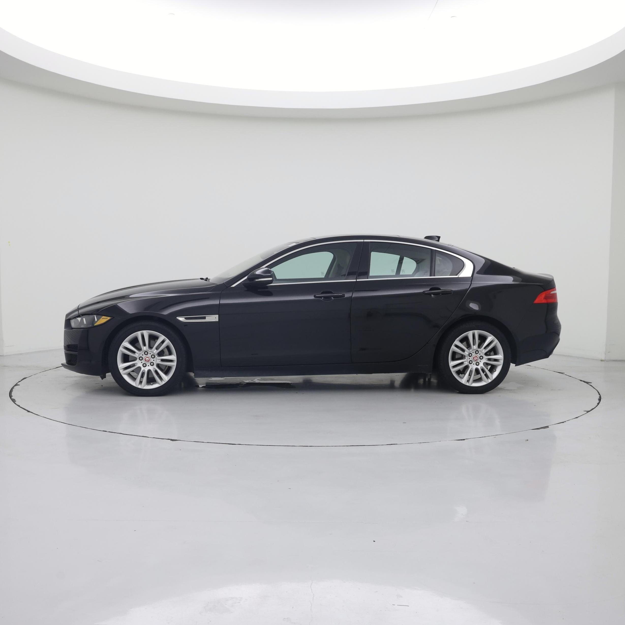Thumbnail: 2019 Jaguar XE - 3