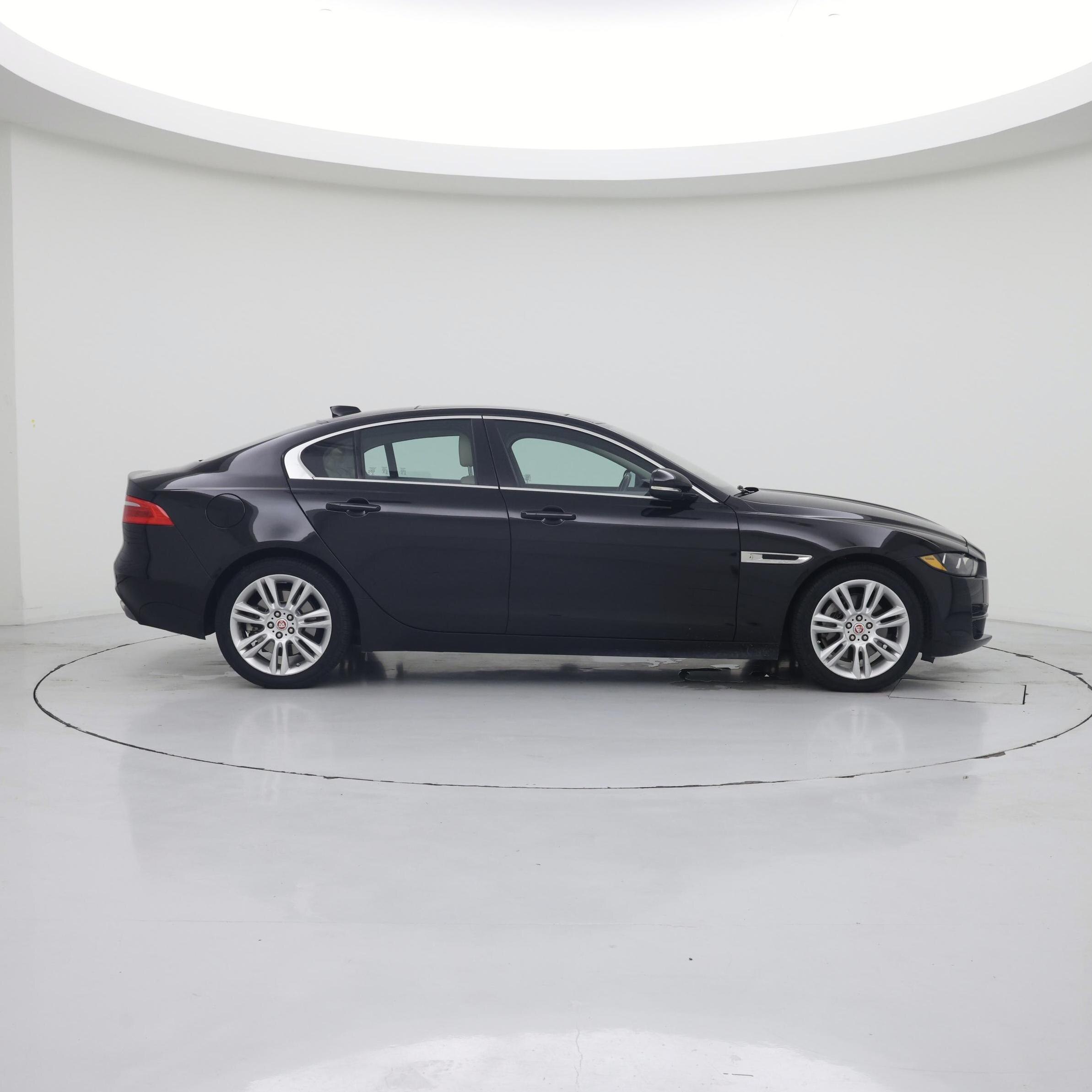 Thumbnail: 2019 Jaguar XE - 7