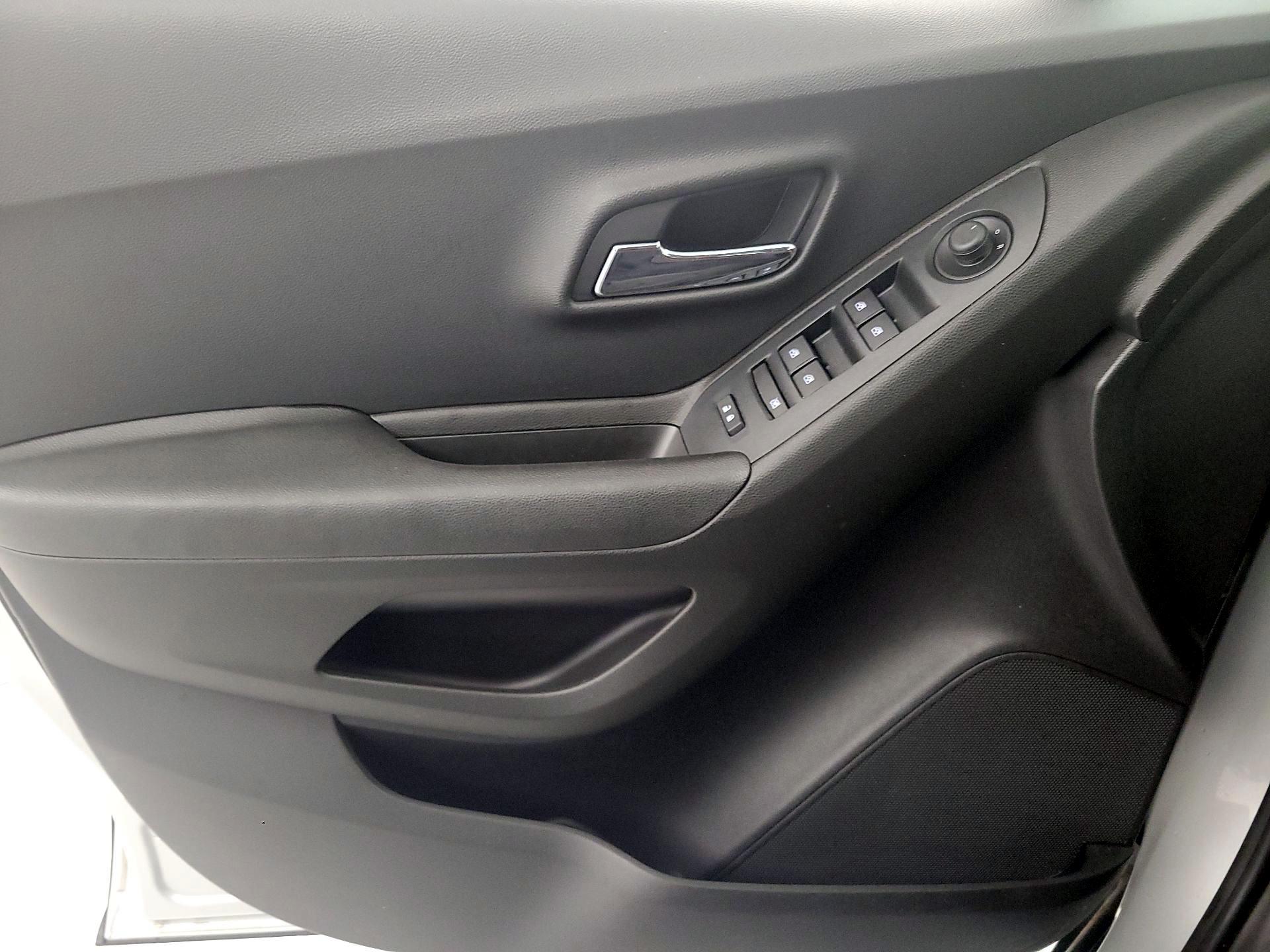 Thumbnail: 2019 Chevrolet Trax - 12