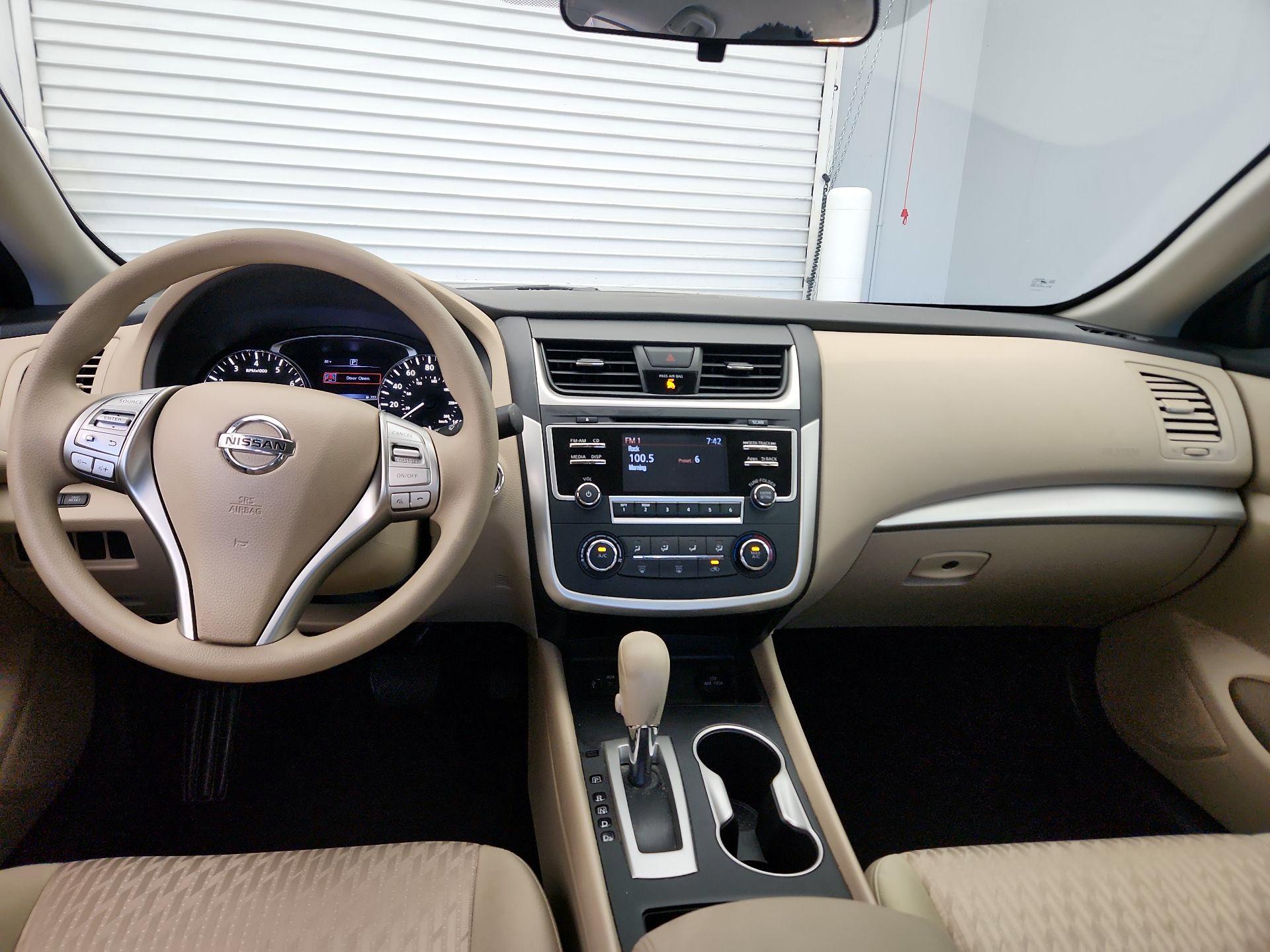Thumbnail: 2016 Nissan Altima - 9