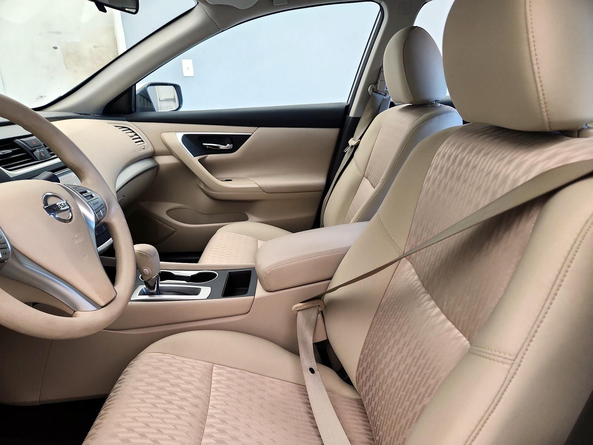 Thumbnail: 2016 Nissan Altima - 11