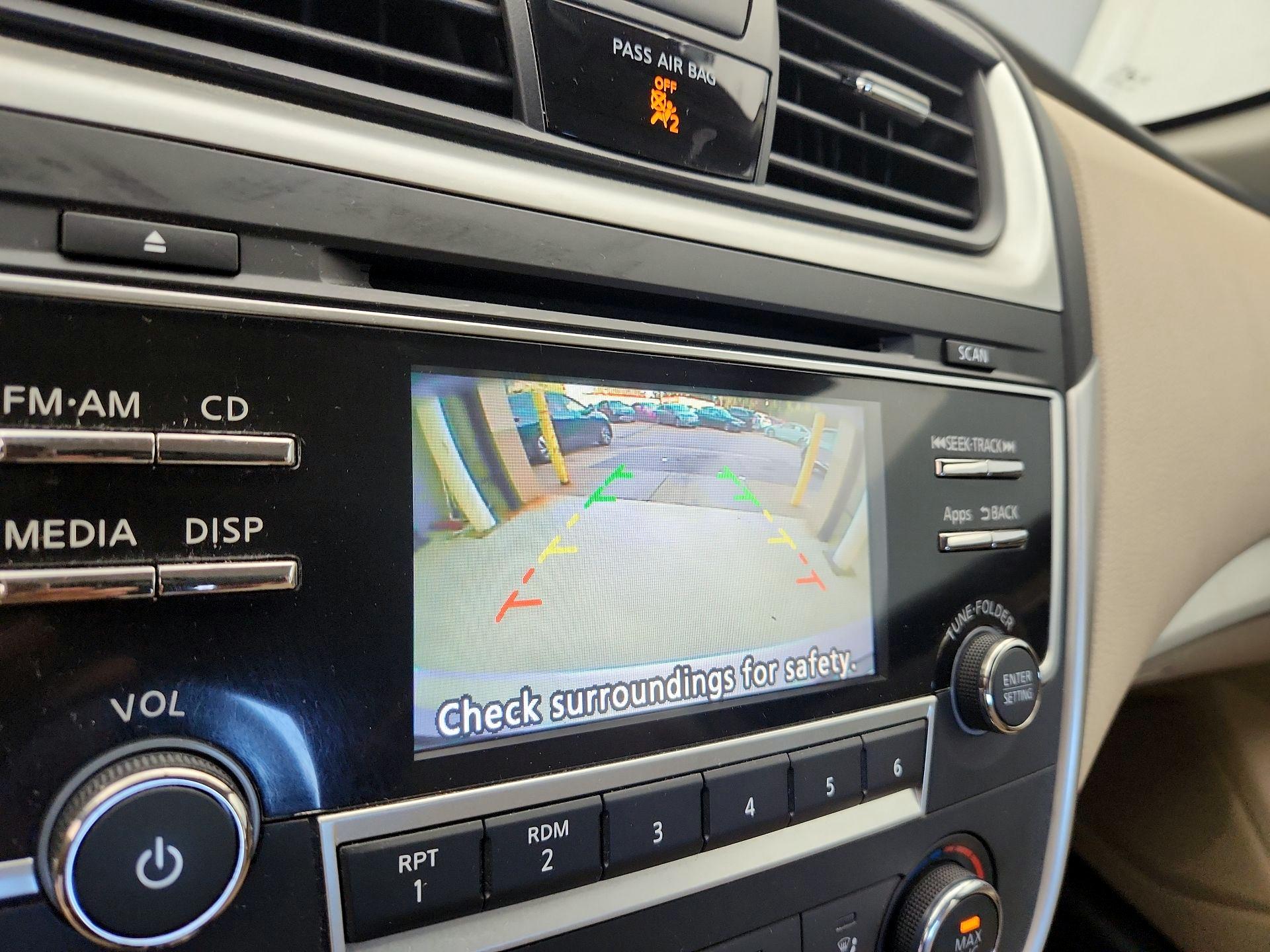 Thumbnail: 2016 Nissan Altima - 14