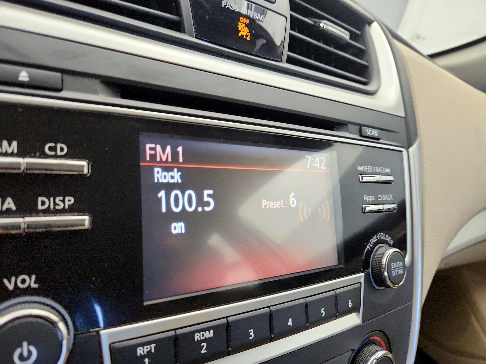 Thumbnail: 2016 Nissan Altima - 15