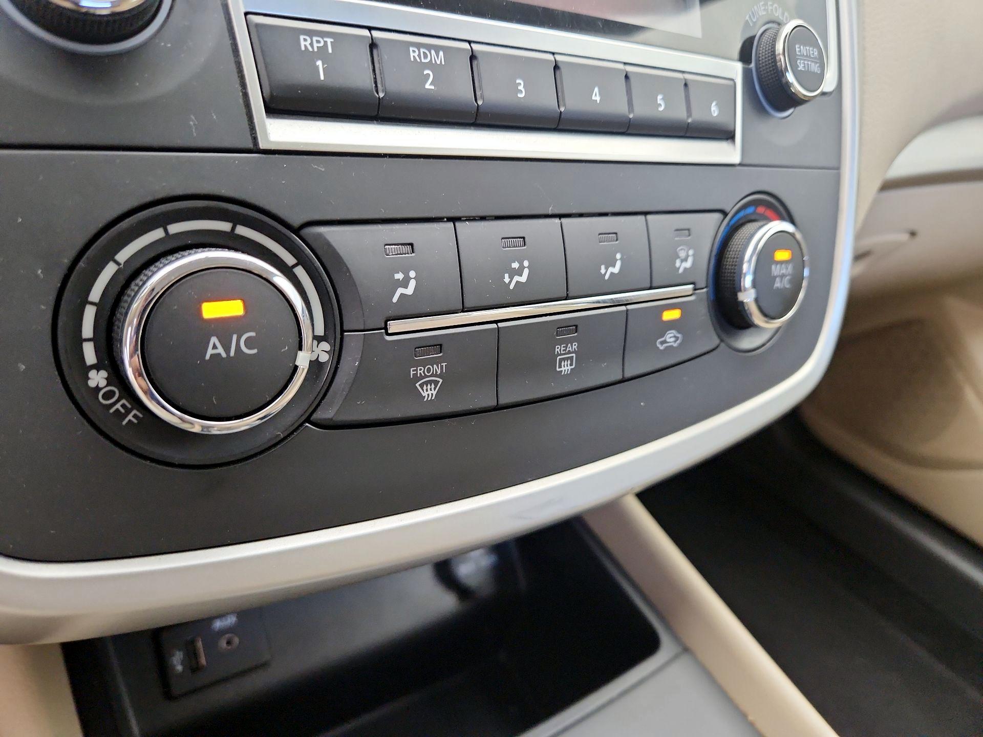 Thumbnail: 2016 Nissan Altima - 16