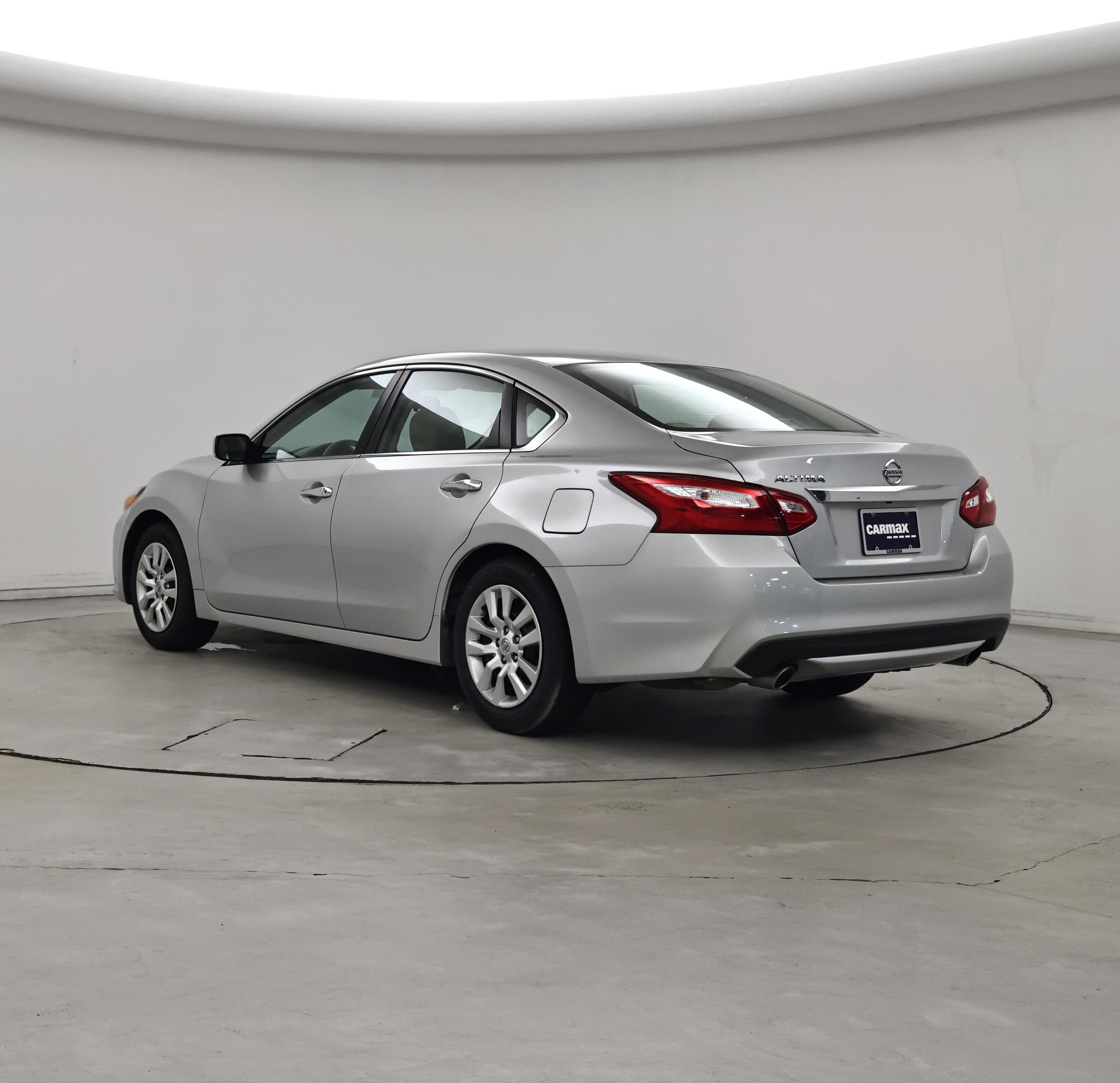 Thumbnail: 2016 Nissan Altima - 2
