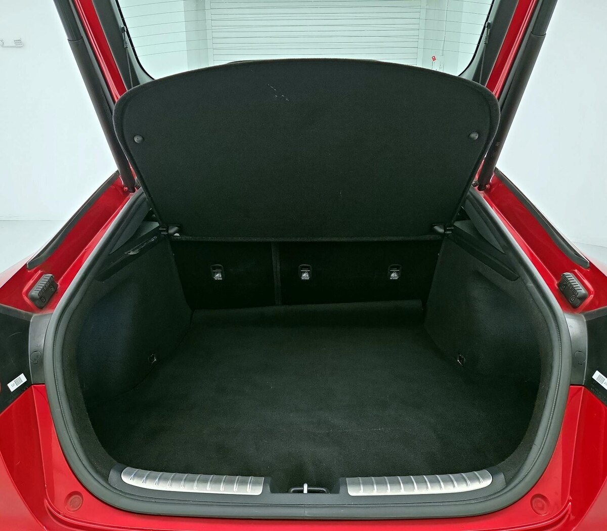 Trunk/Cargo (Seats Up)