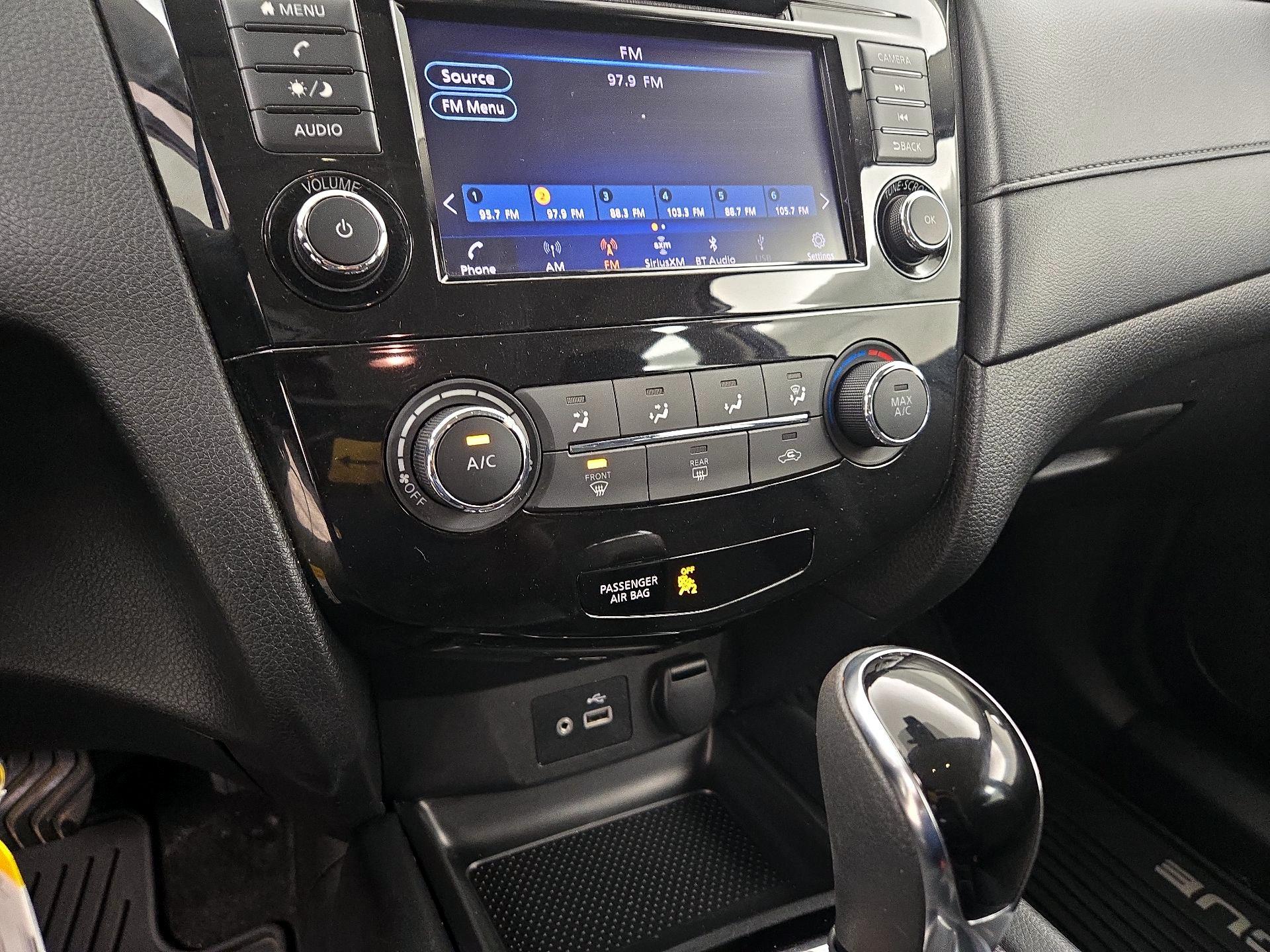 Thumbnail: 2019 Nissan Rogue - 16