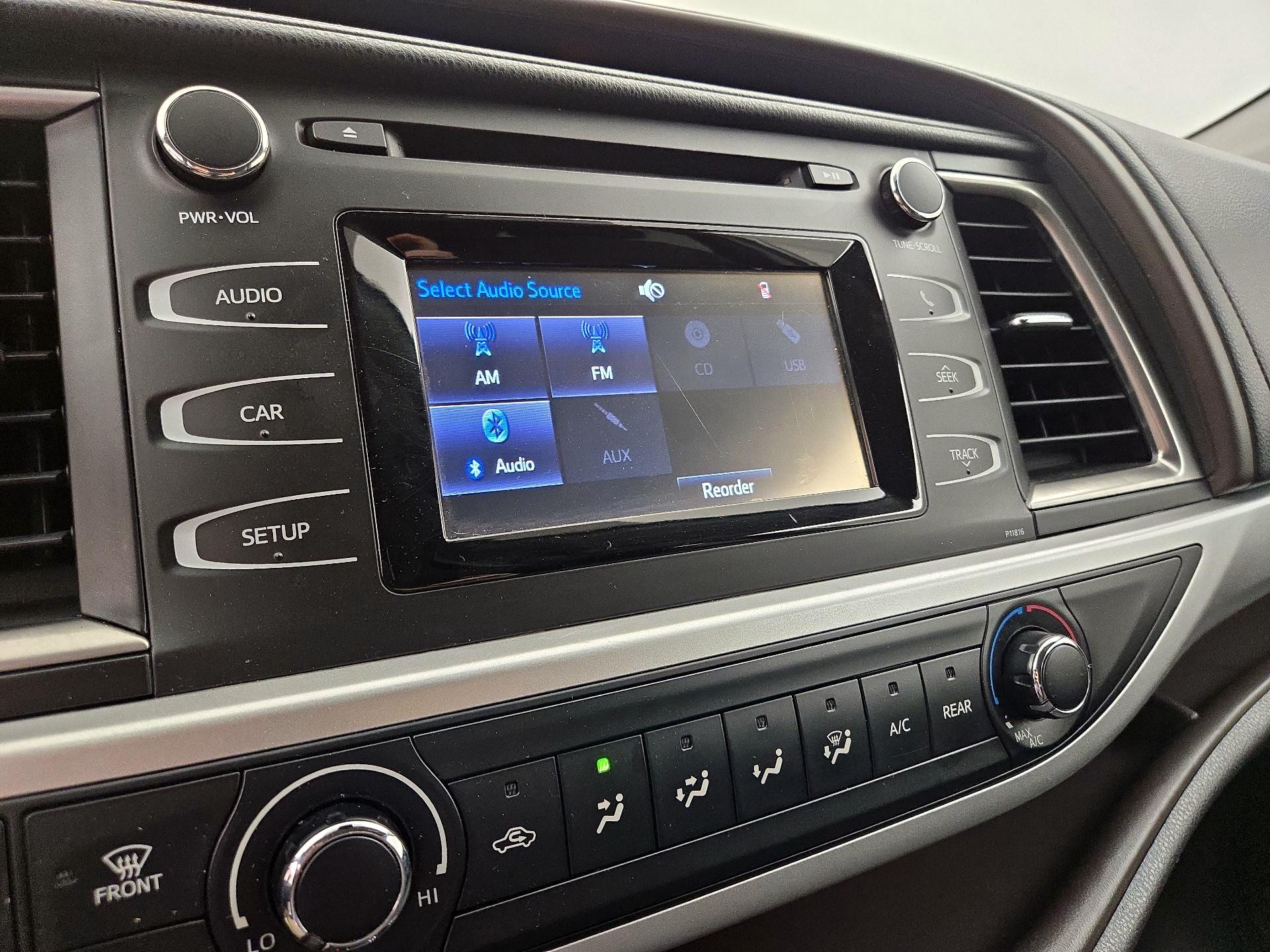 Thumbnail: 2019 Toyota Highlander - 15