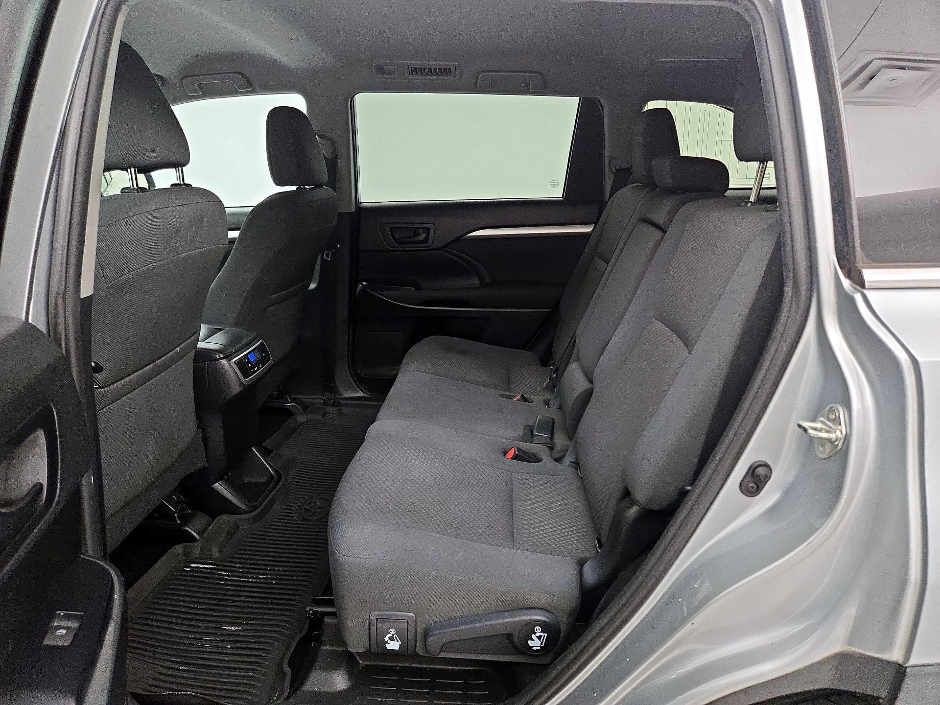 Thumbnail: 2019 Toyota Highlander - 19