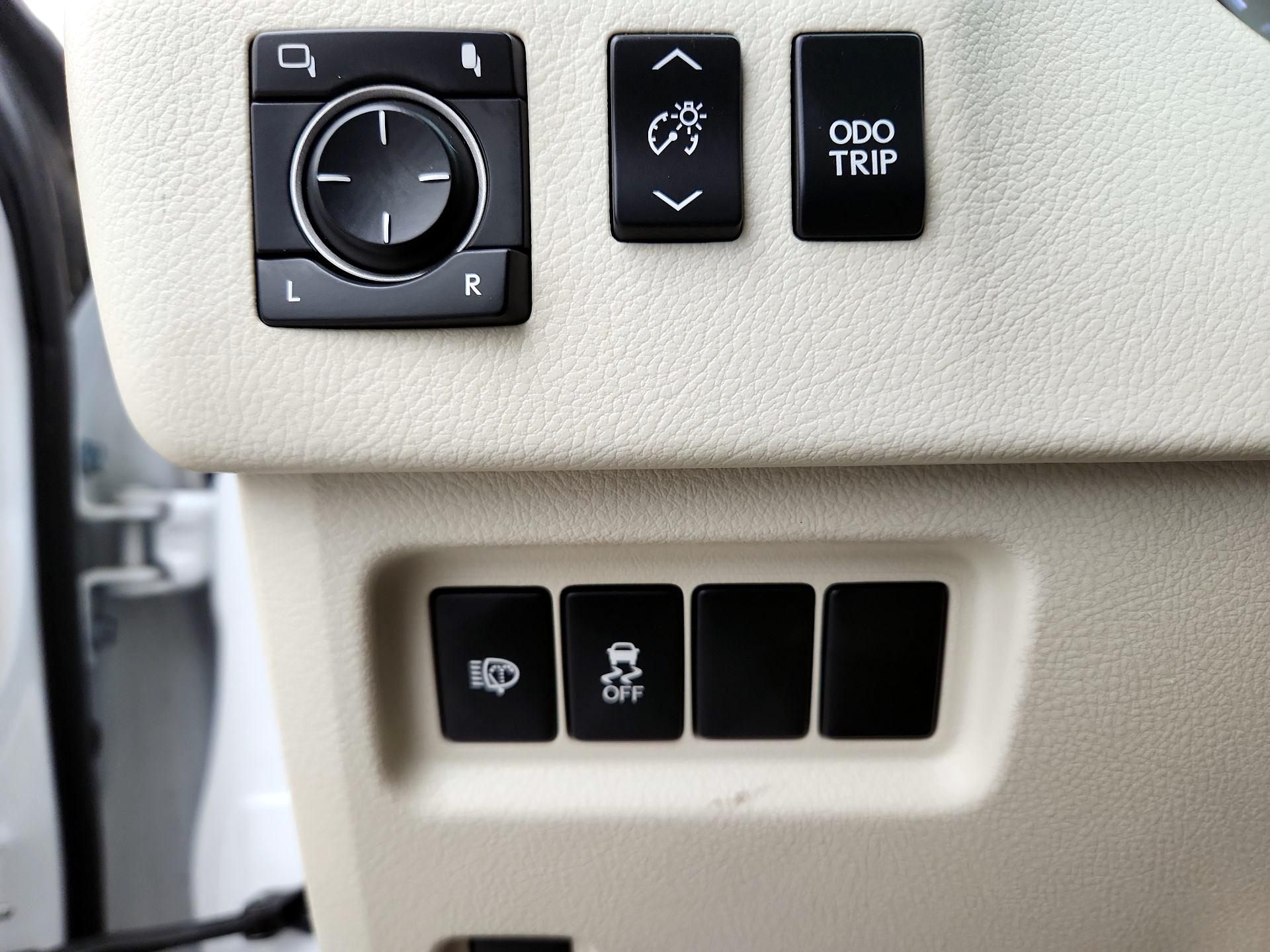 Thumbnail: 2016 Lexus GX - 13