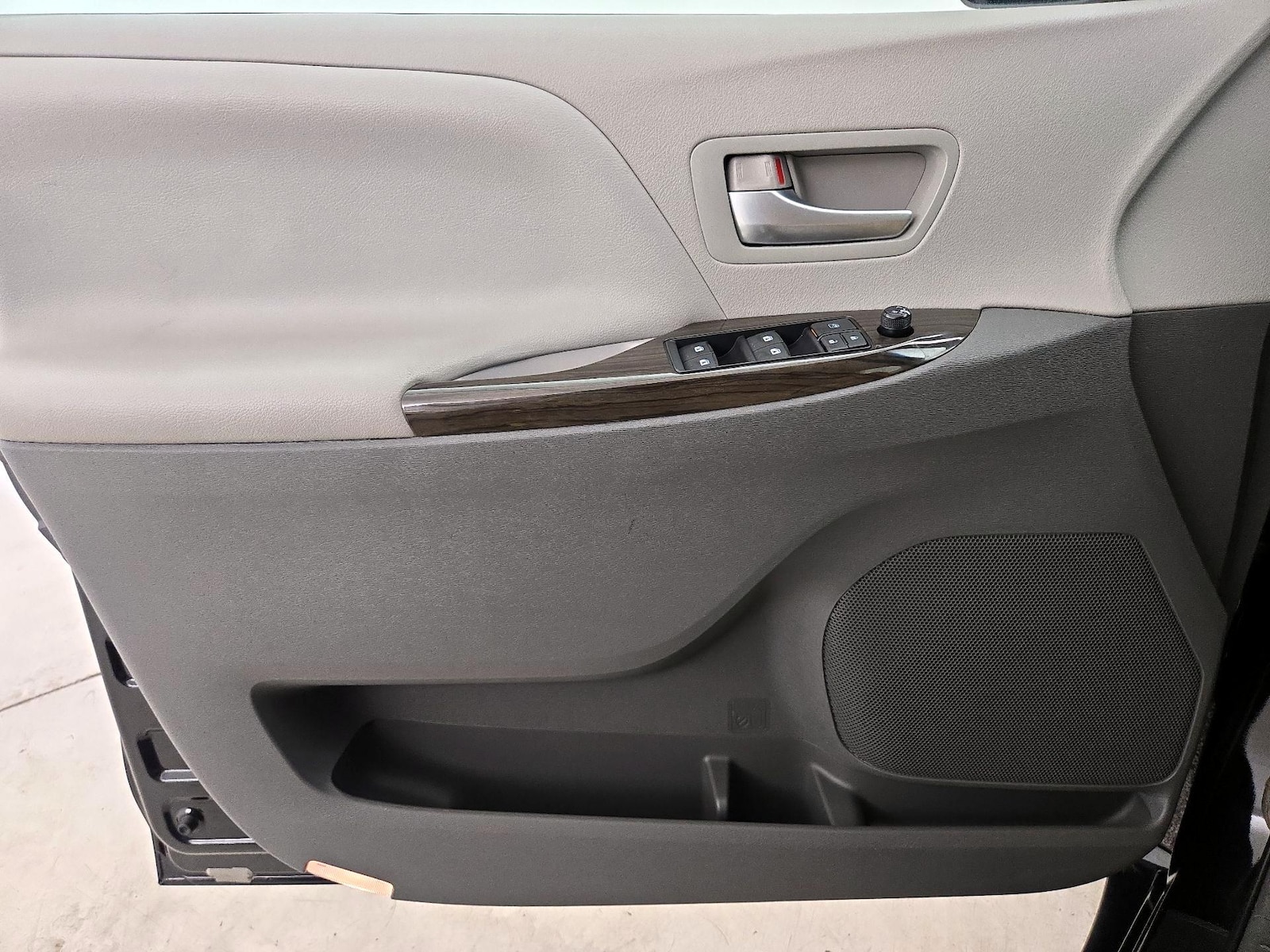 2015 Toyota Sienna XLE Premium - Photo 13
