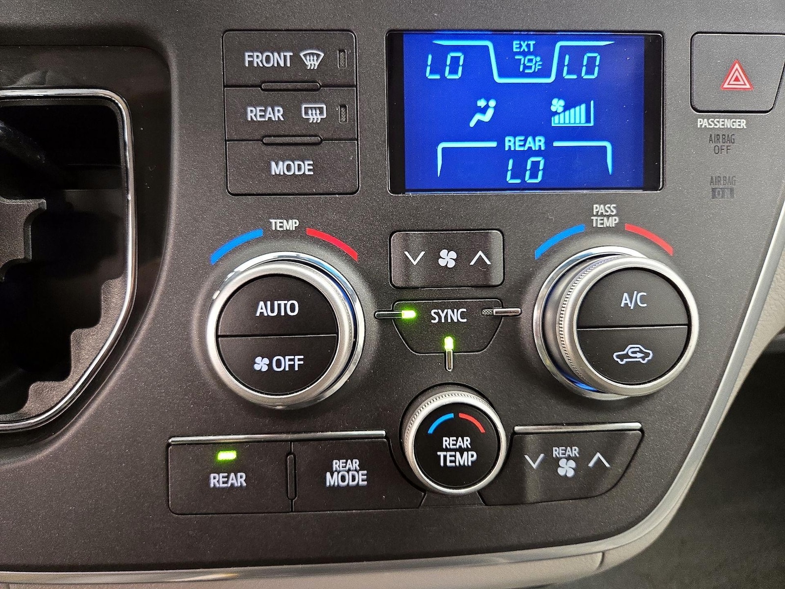 2015 Toyota Sienna XLE Premium - Photo 18