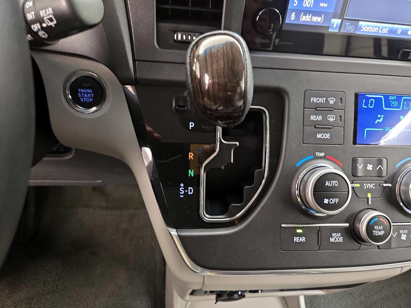 2015 Toyota Sienna XLE Premium - Photo 19