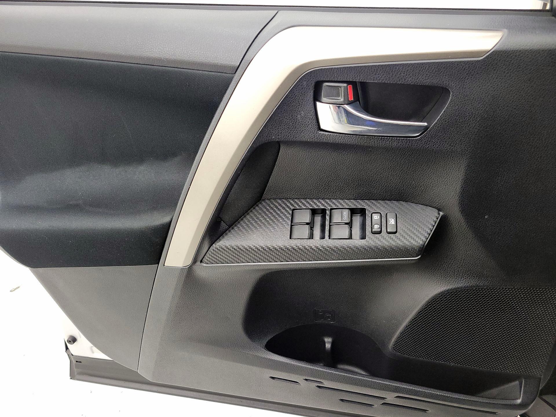 Thumbnail: 2014 Toyota RAV4 - 12