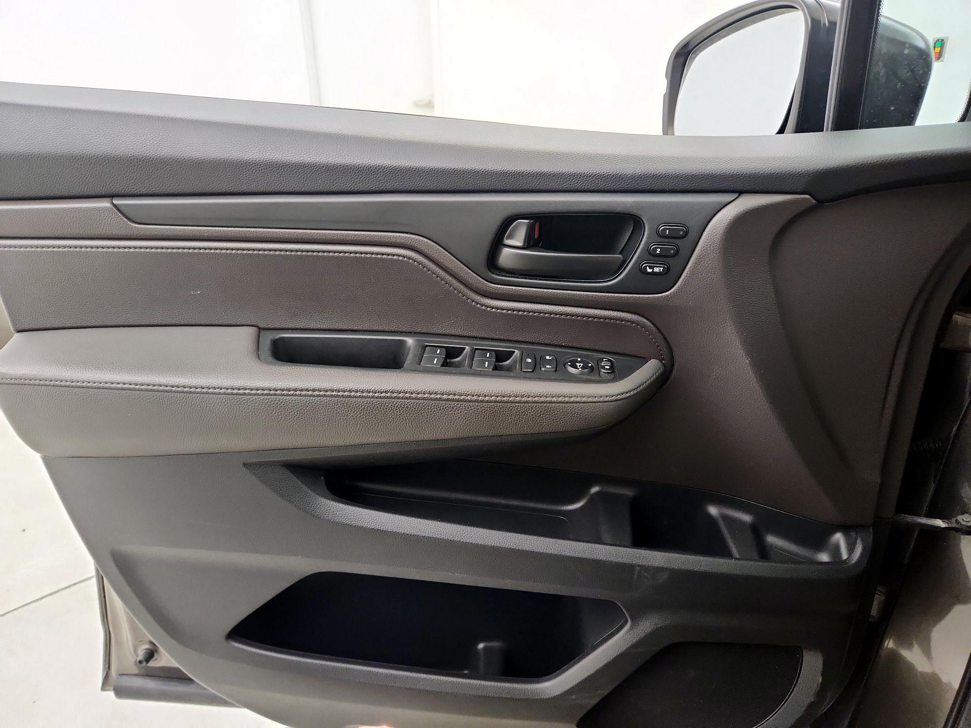 Thumbnail: 2019 Honda Odyssey - 12
