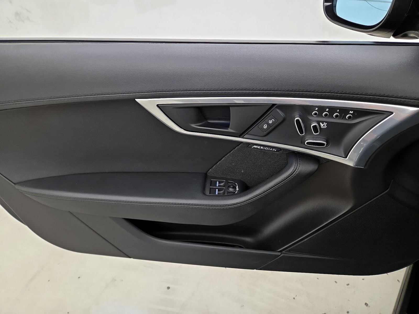 2019 Jaguar F-Type Base - Photo 13