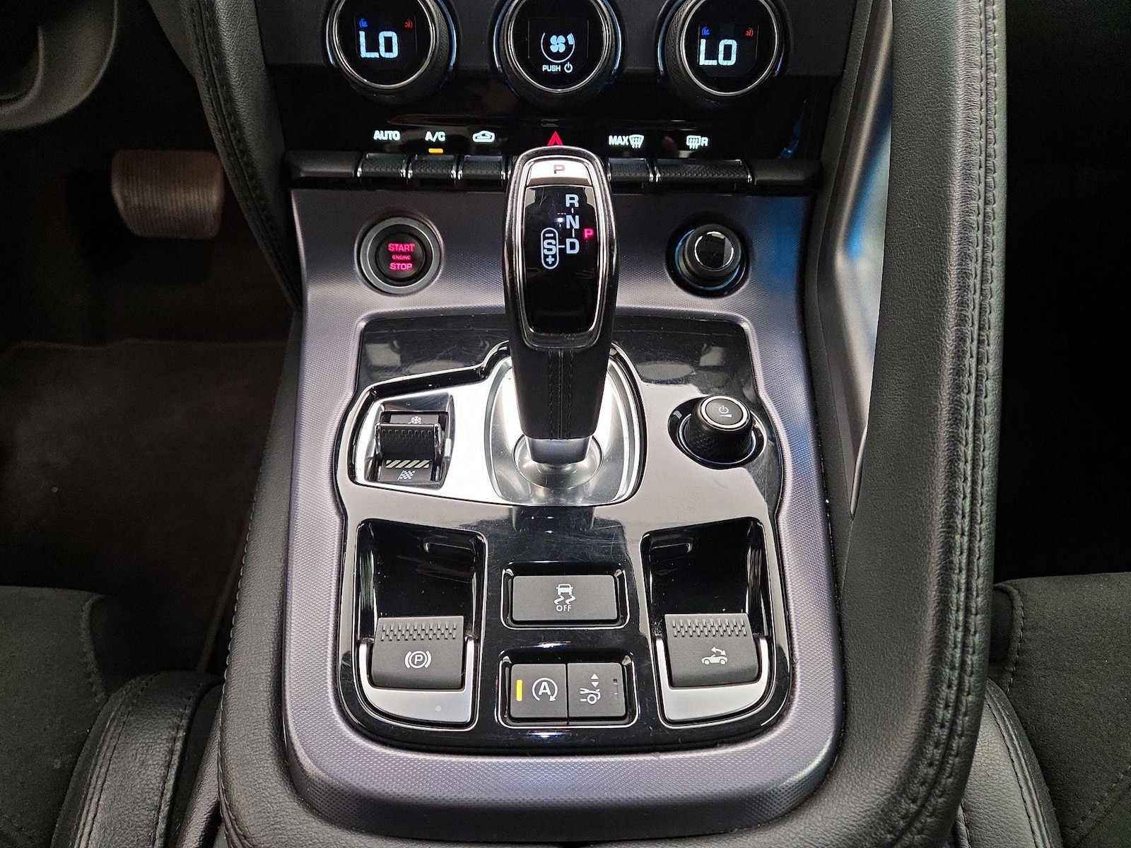 2019 Jaguar F-Type Base - Photo 18