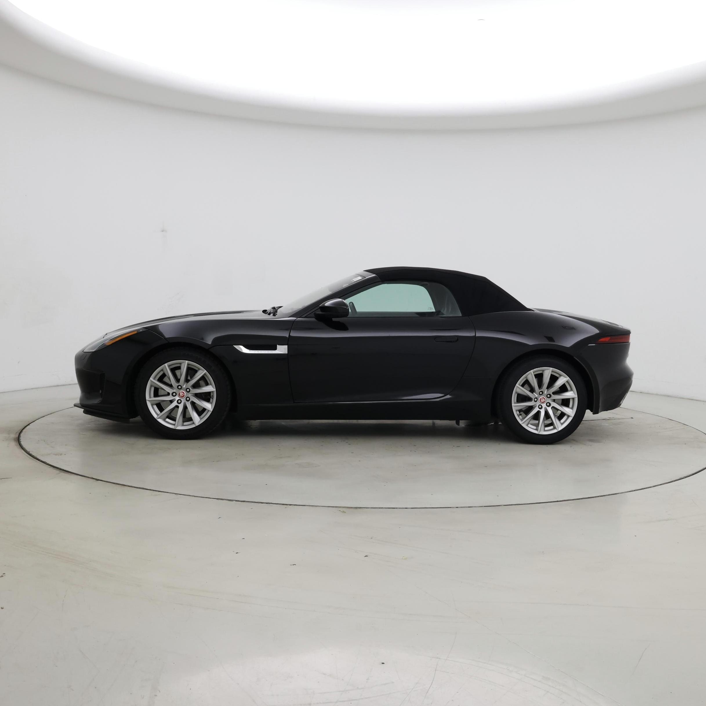 Thumbnail: 2019 Jaguar F-Type - 3