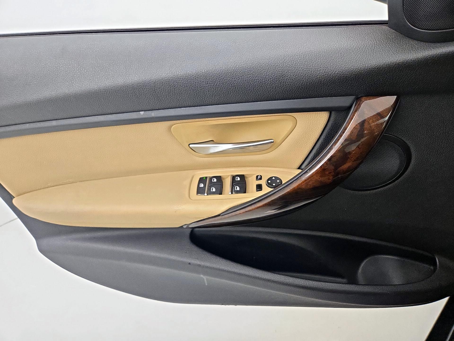 Thumbnail: 2017 BMW 3 Series - 12