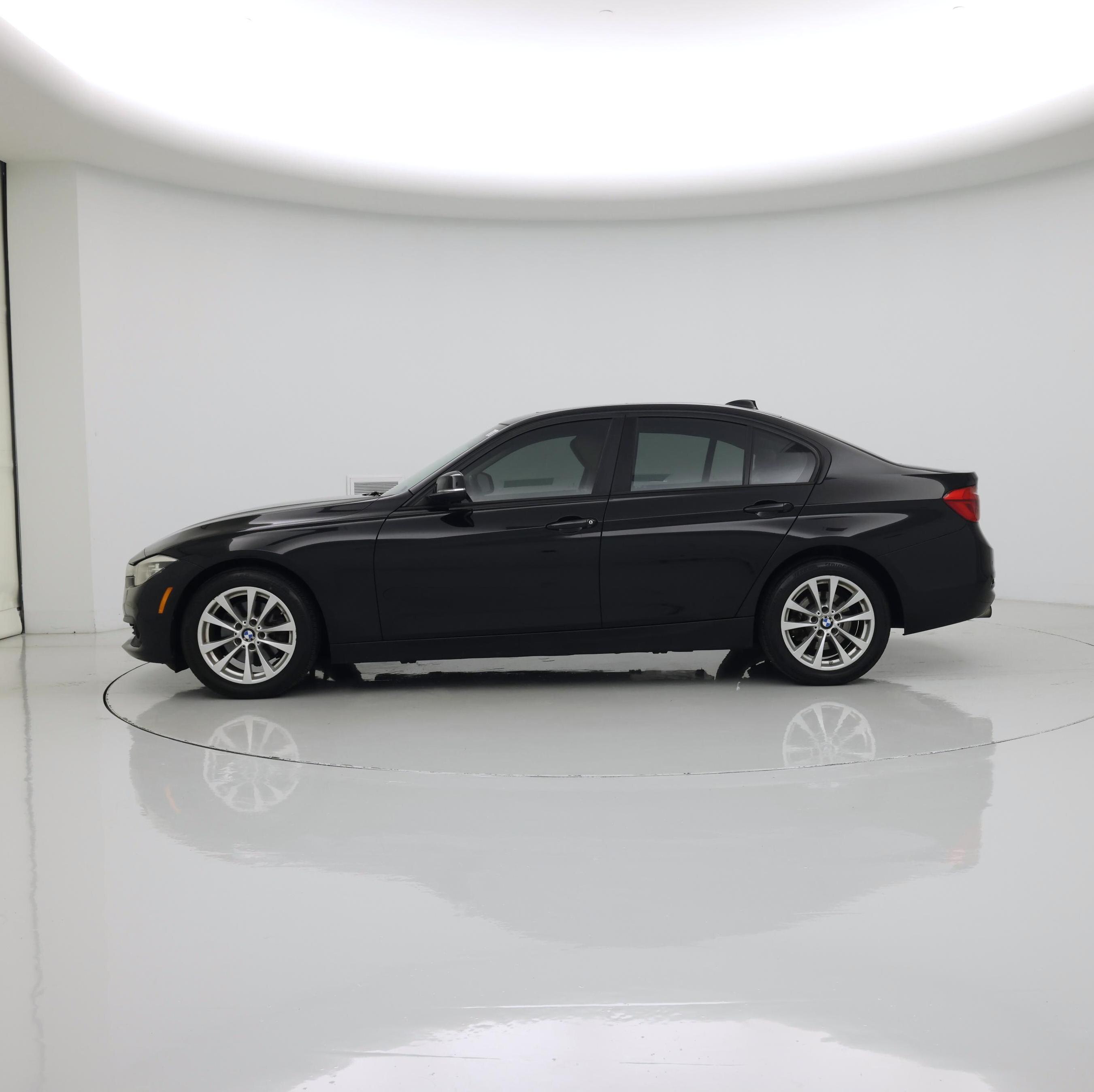 Thumbnail: 2017 BMW 3 Series - 3
