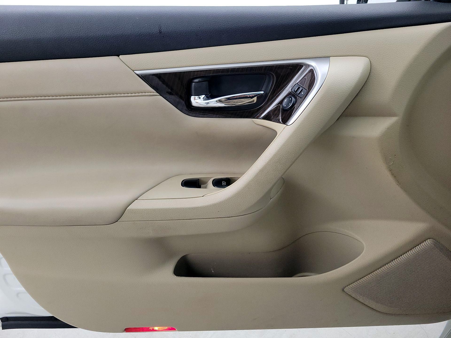 Thumbnail: 2014 Nissan Altima - 12