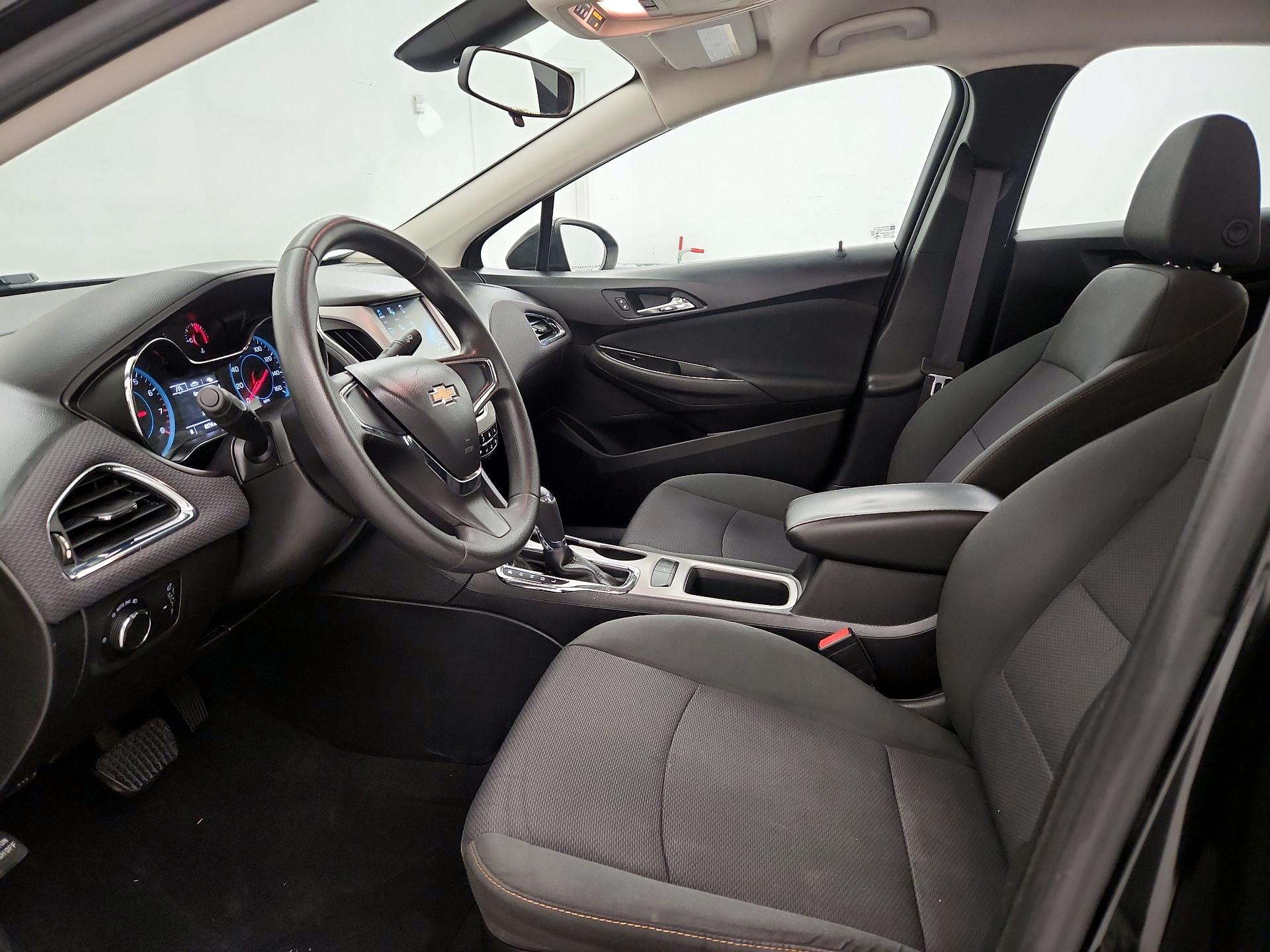 Thumbnail: 2017 Chevrolet Cruze - 11