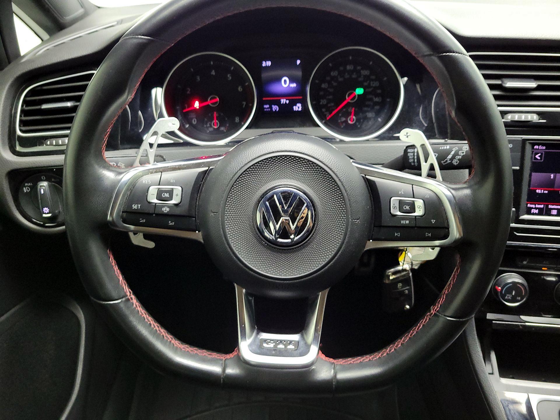 Thumbnail: 2019 Volkswagen Golf - 10