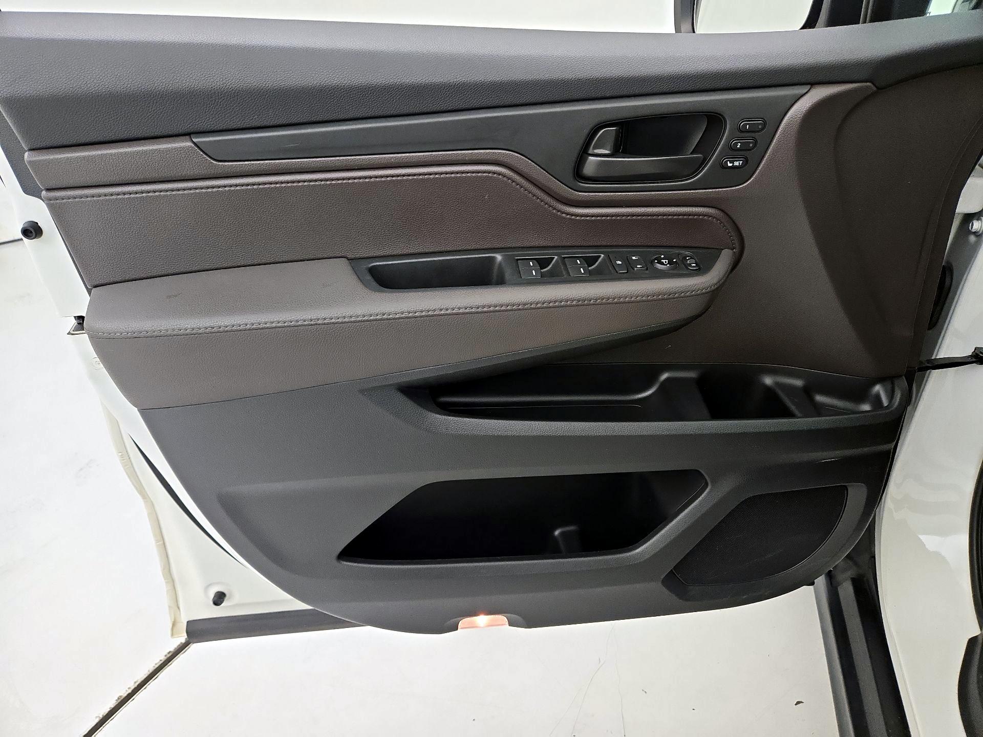 Thumbnail: 2018 Honda Odyssey - 12