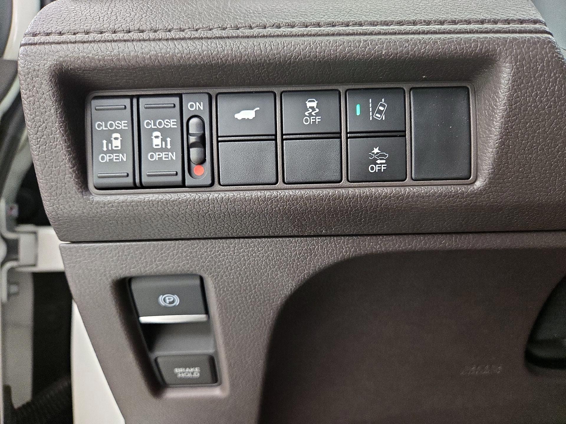 Thumbnail: 2018 Honda Odyssey - 13