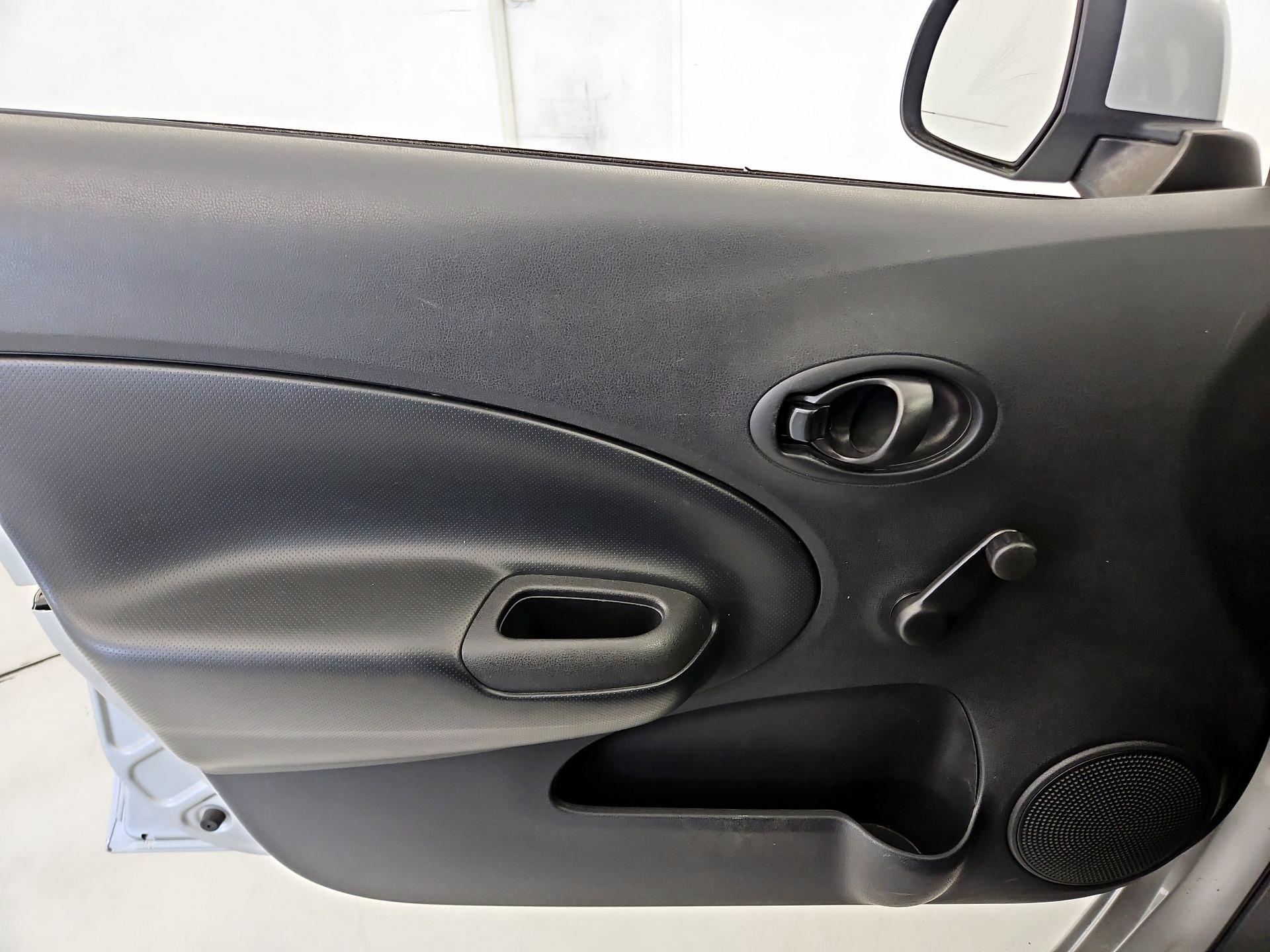 Thumbnail: 2014 Nissan Versa Note - 12