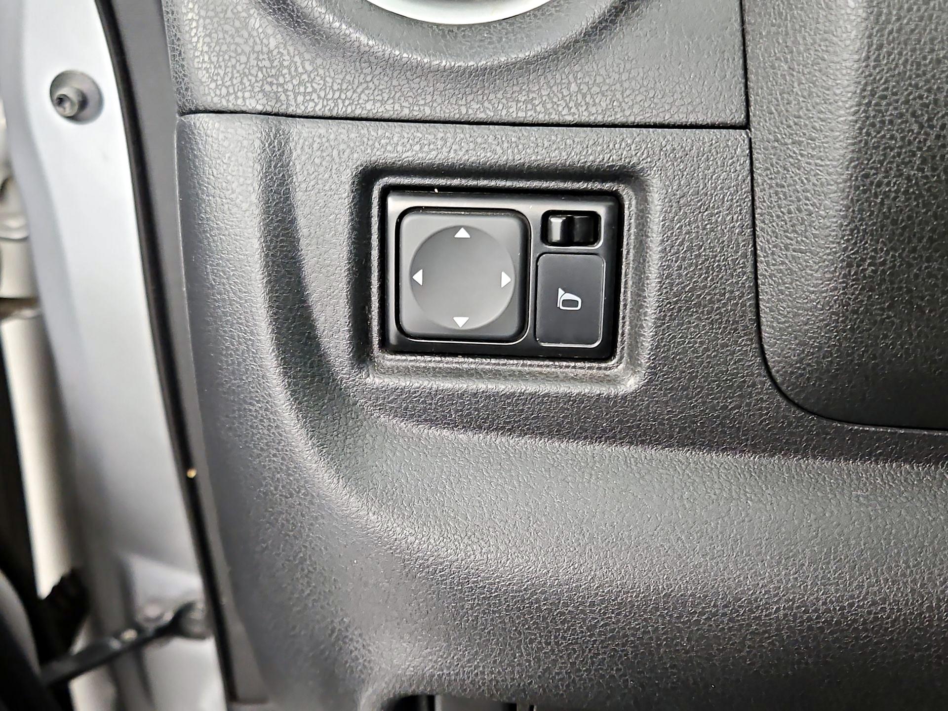 Thumbnail: 2014 Nissan Versa Note - 13