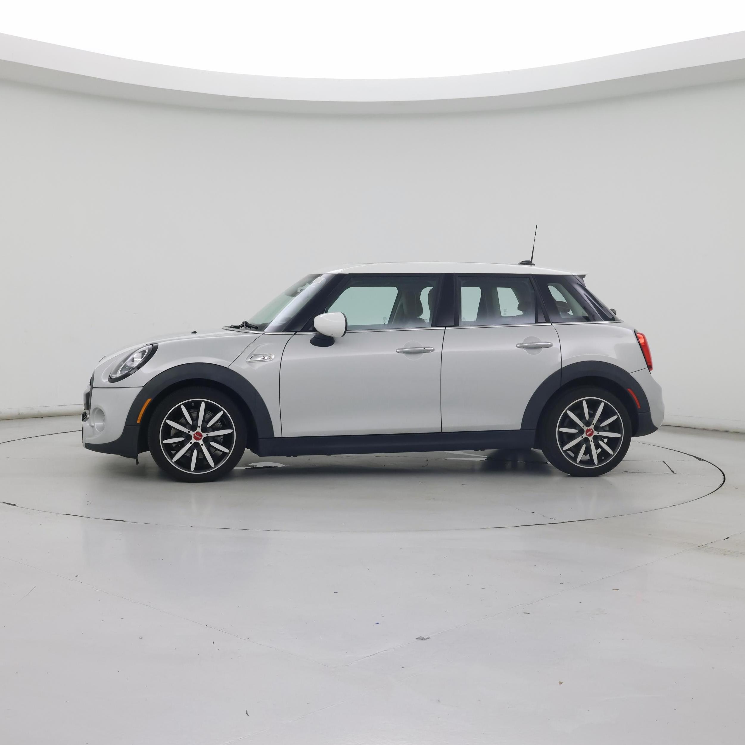 Thumbnail: 2021 MINI Cooper Hardtop - 3