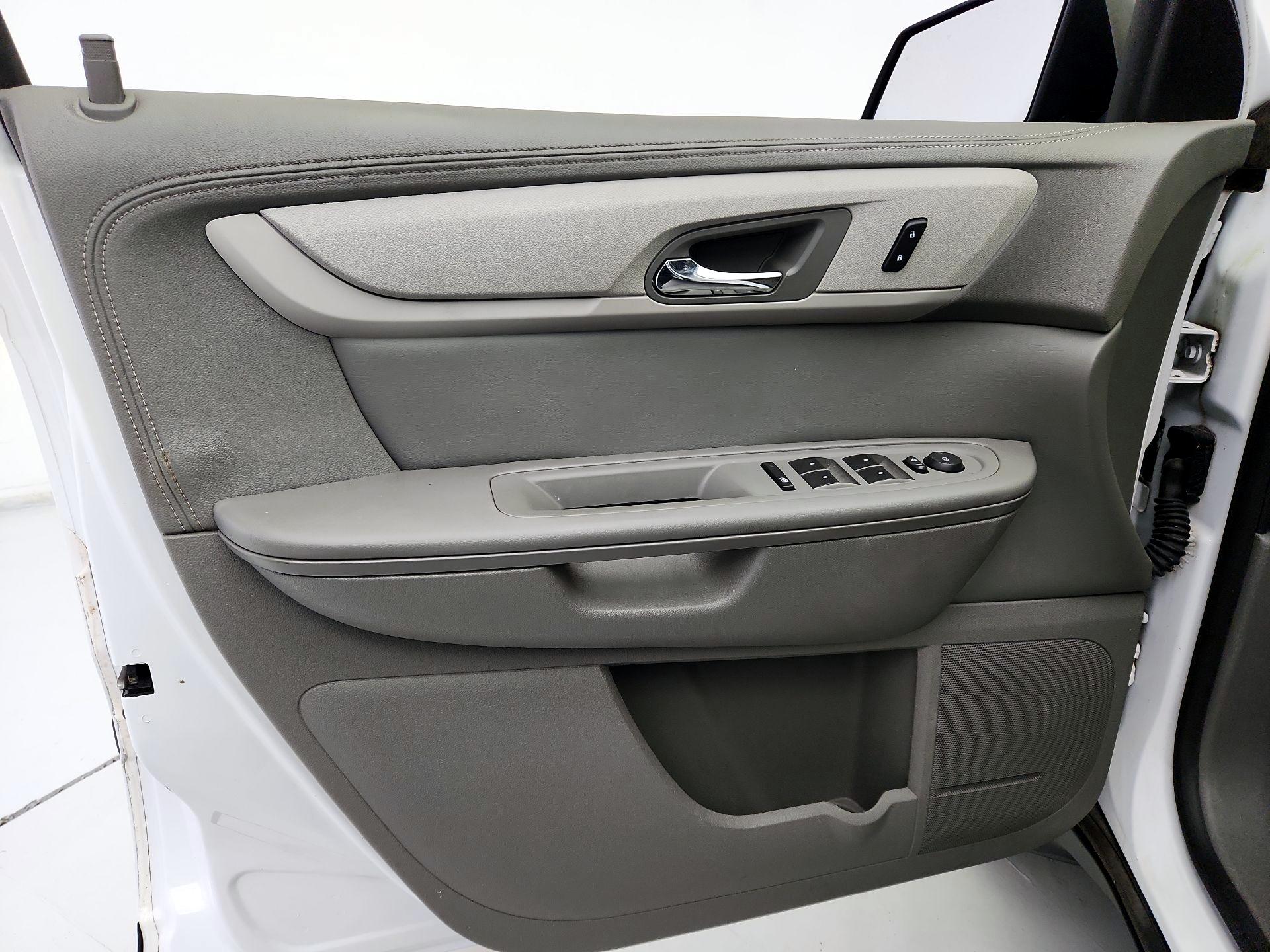 Thumbnail: 2017 Chevrolet Traverse - 12