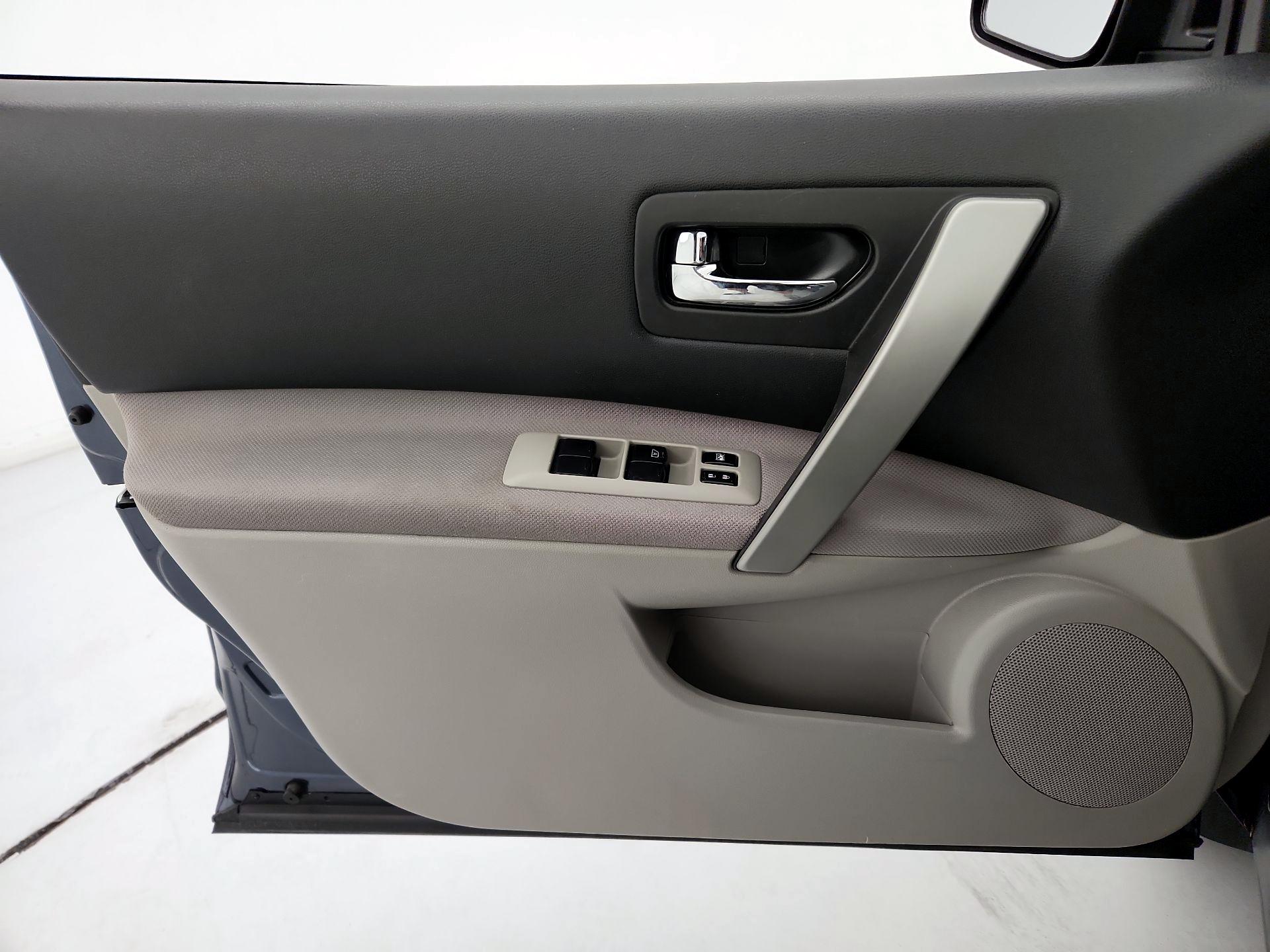 Thumbnail: 2015 Nissan Rogue - 12