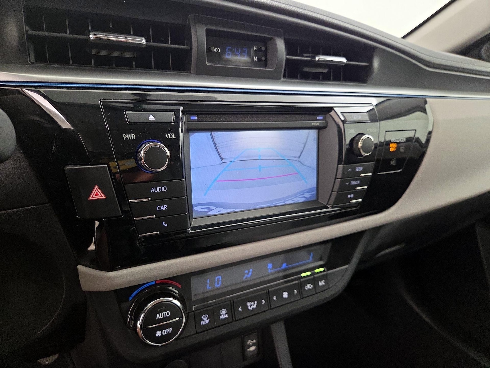 2014 Toyota Corolla LE - Photo 15