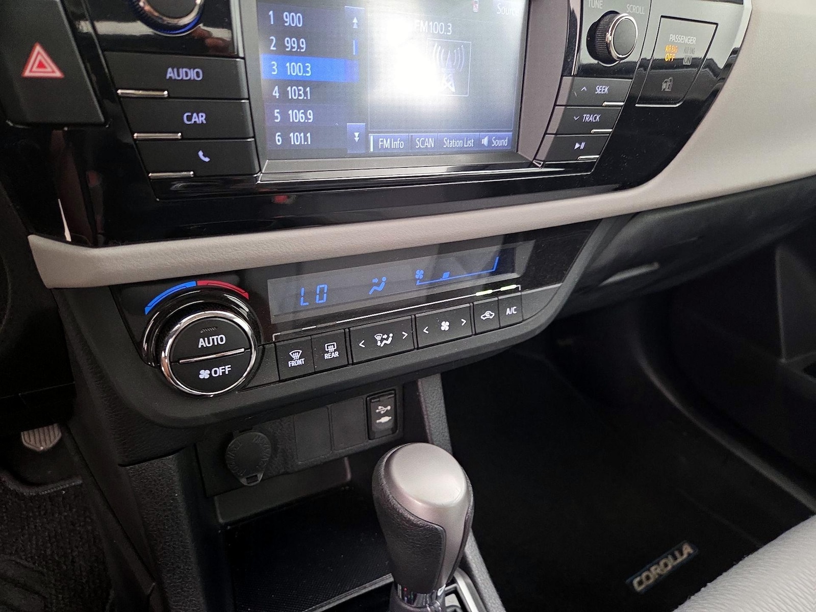 2014 Toyota Corolla LE - Photo 17