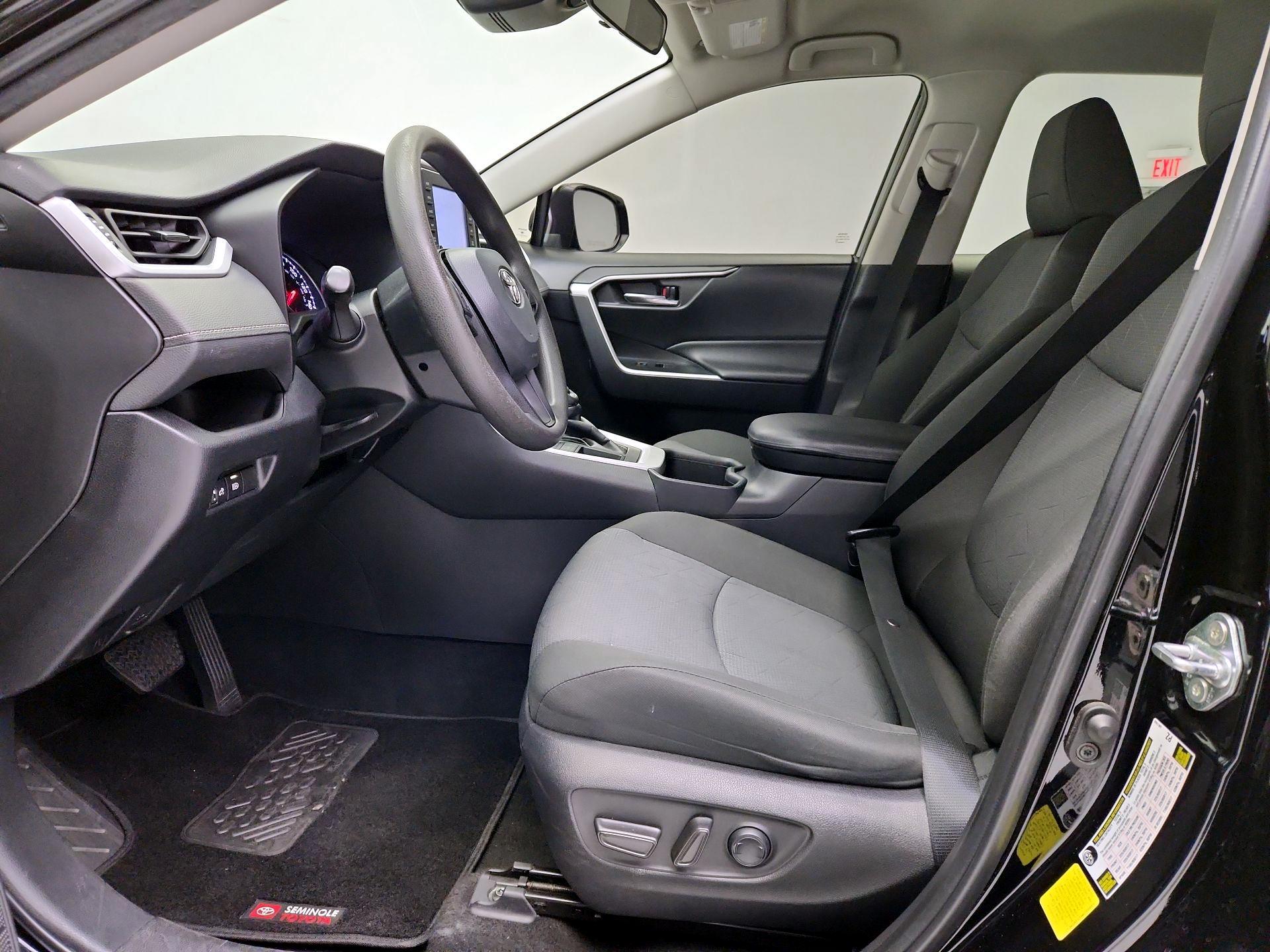 Thumbnail: 2022 Toyota RAV4 - 11