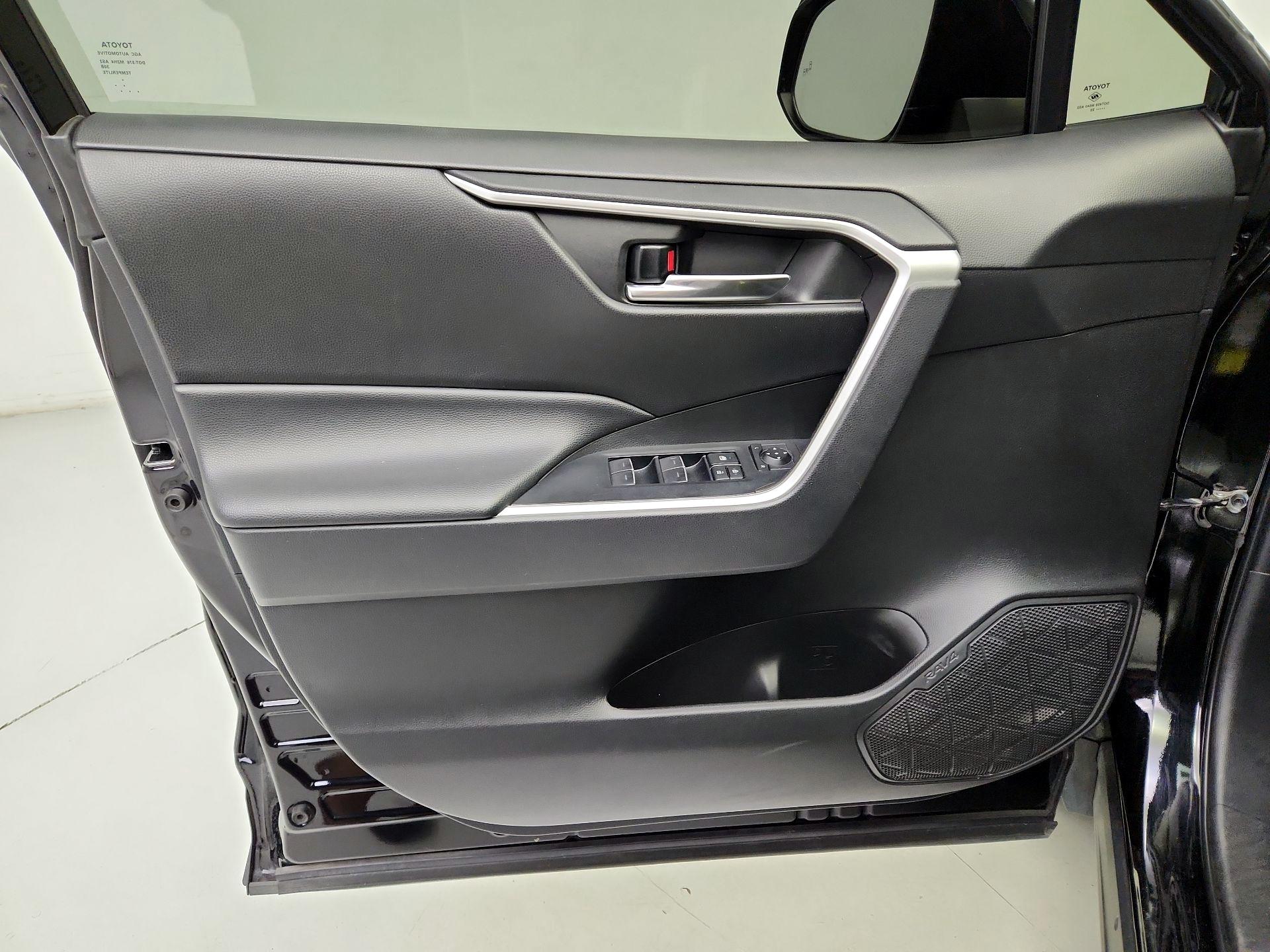 Thumbnail: 2022 Toyota RAV4 - 12